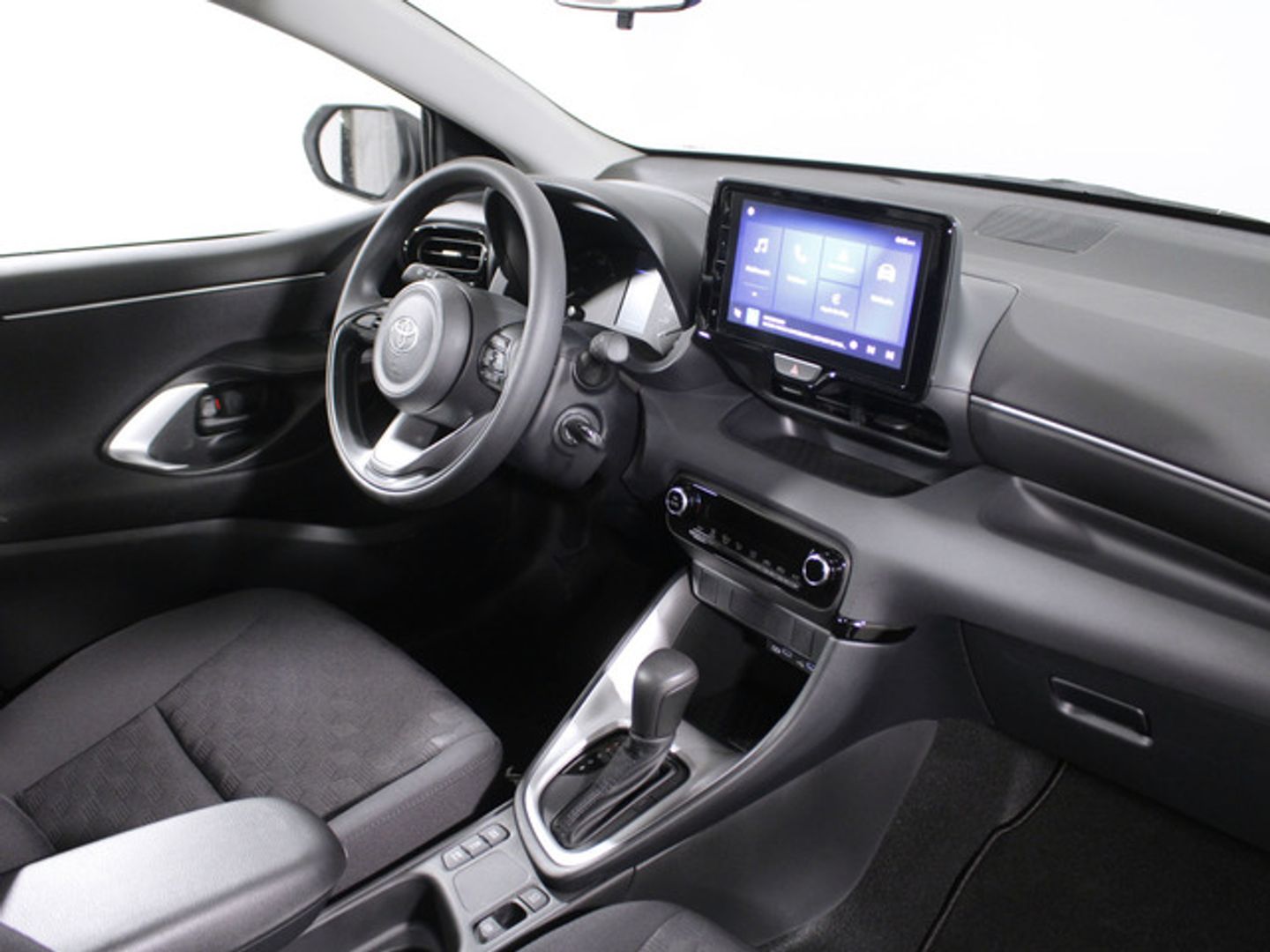 Toyota Yaris 120H Business Plus 85 kW (116 CV) Blanco Compact