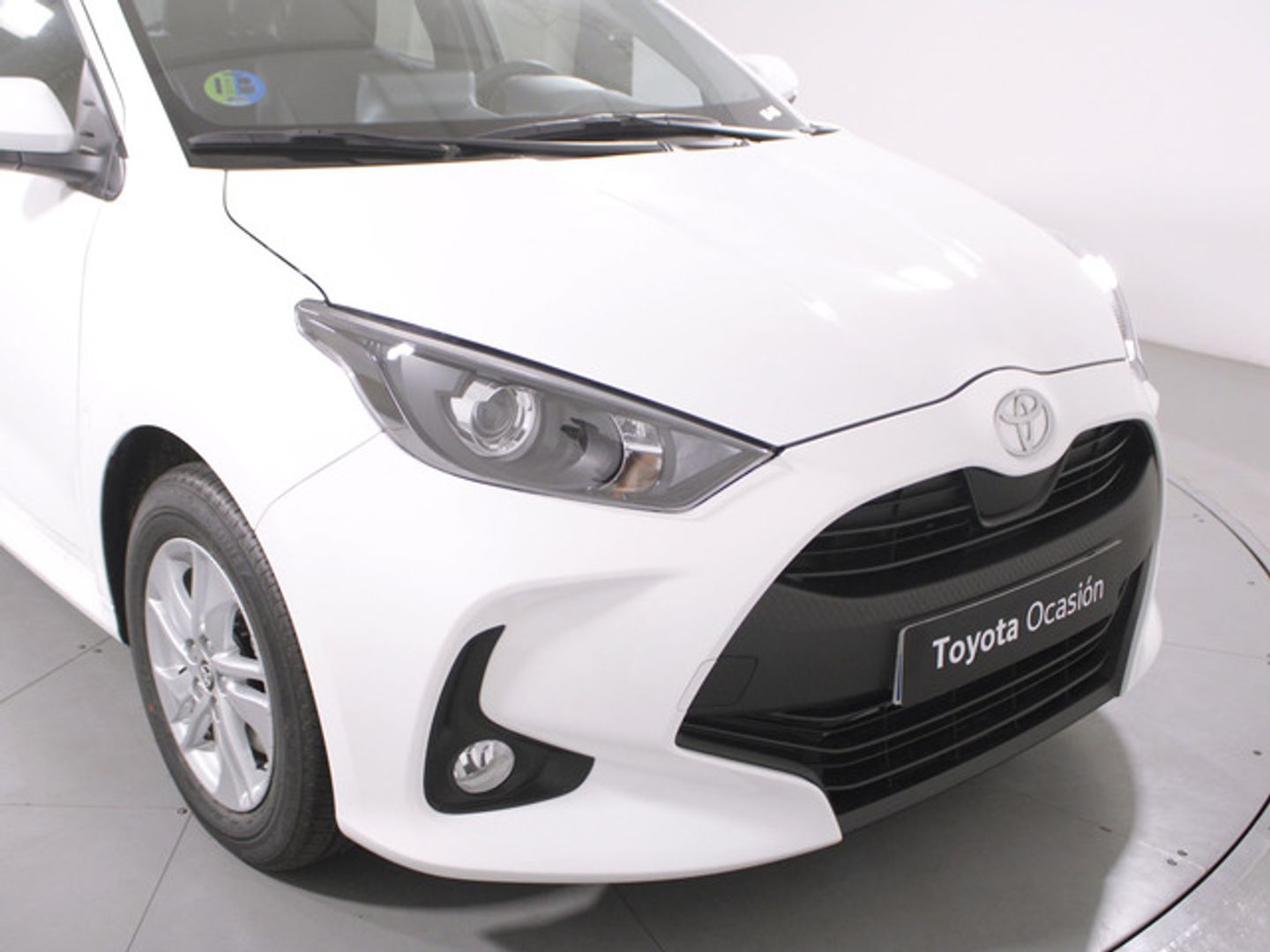 Toyota Yaris 120H Business Plus 85 kW (116 CV) Blanco Compact