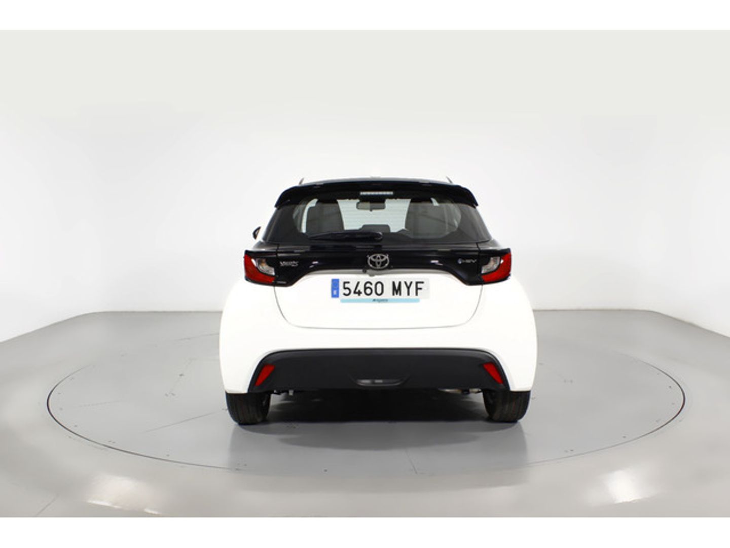 Toyota Yaris 120H Business Plus 85 kW (116 CV) Blanco Compact