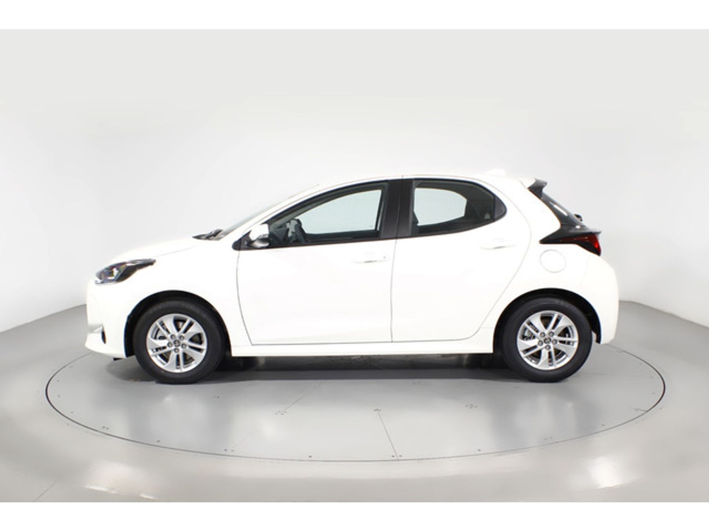 Toyota Yaris 120H Business Plus 85 kW (116 CV) Blanco Compact
