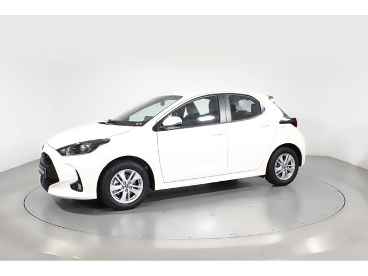 Toyota Yaris 120H Business Plus 85 kW (116 CV) Blanco Compact