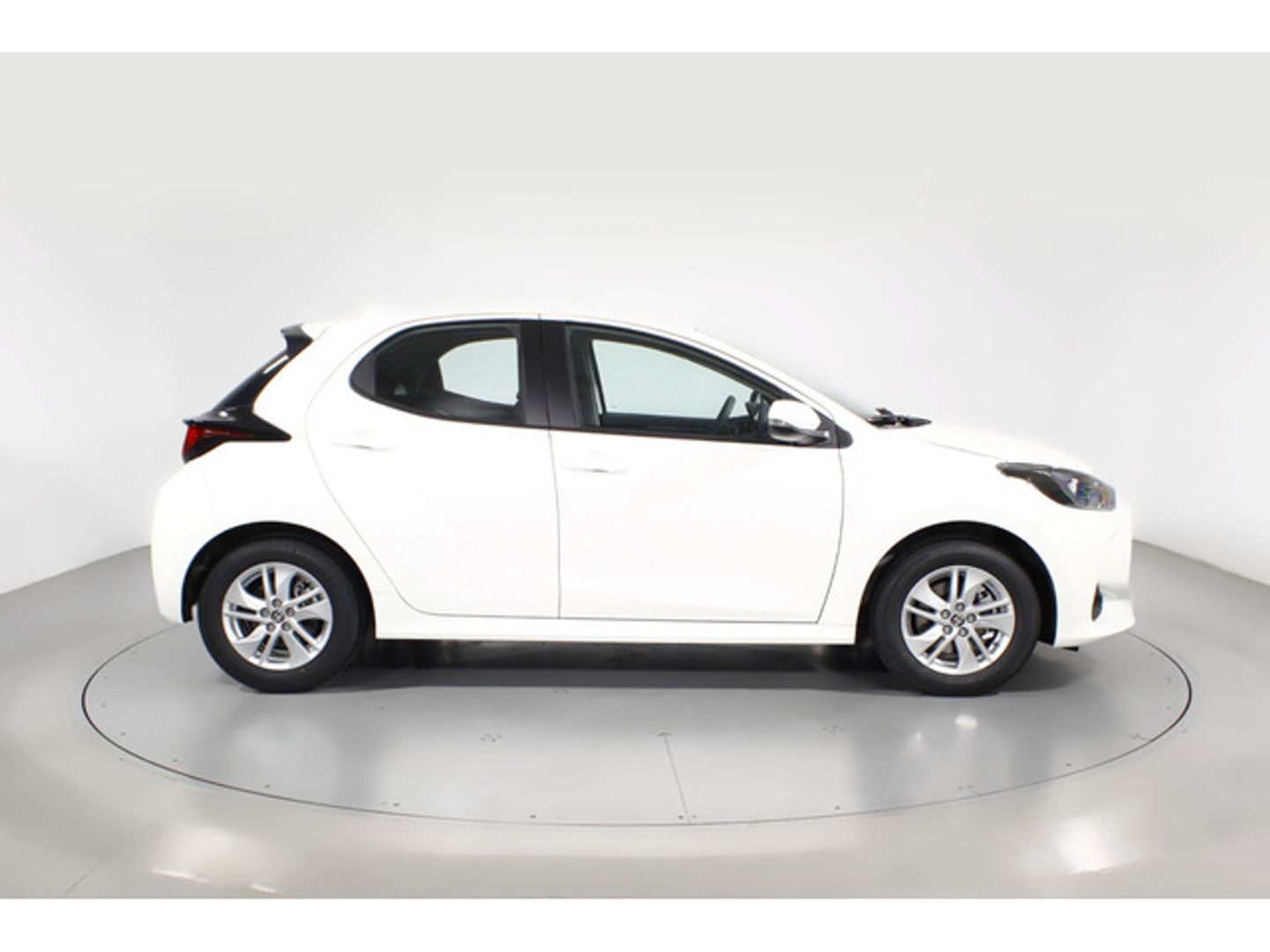 Toyota Yaris 120H Business Plus 85 kW (116 CV) Blanco Compact