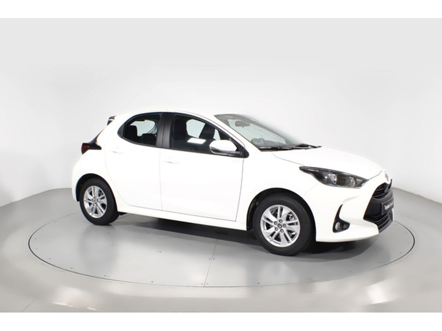 Toyota Yaris 120H Business Plus 85 kW (116 CV) Blanco Compact
