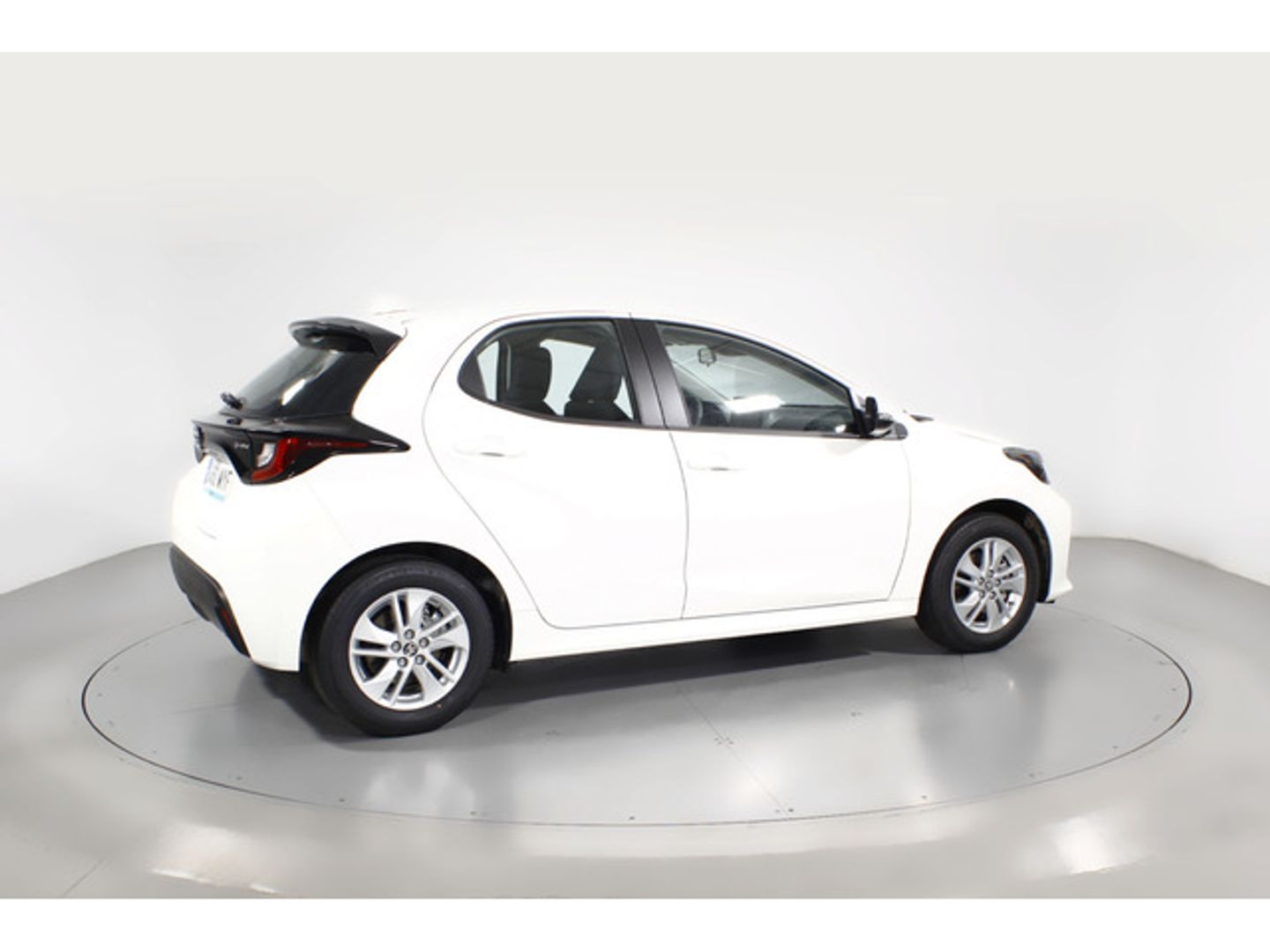 Toyota Yaris 120H Business Plus 85 kW (116 CV) Blanco Compact