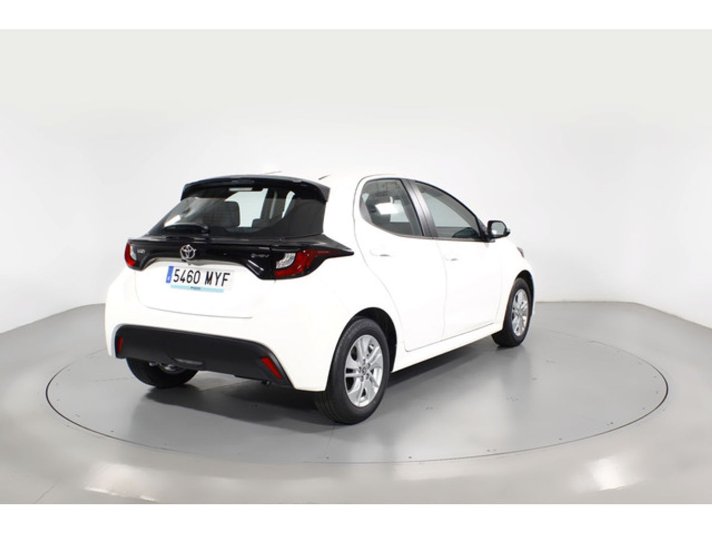 Toyota Yaris 120H Business Plus 85 kW (116 CV) Blanco Compact