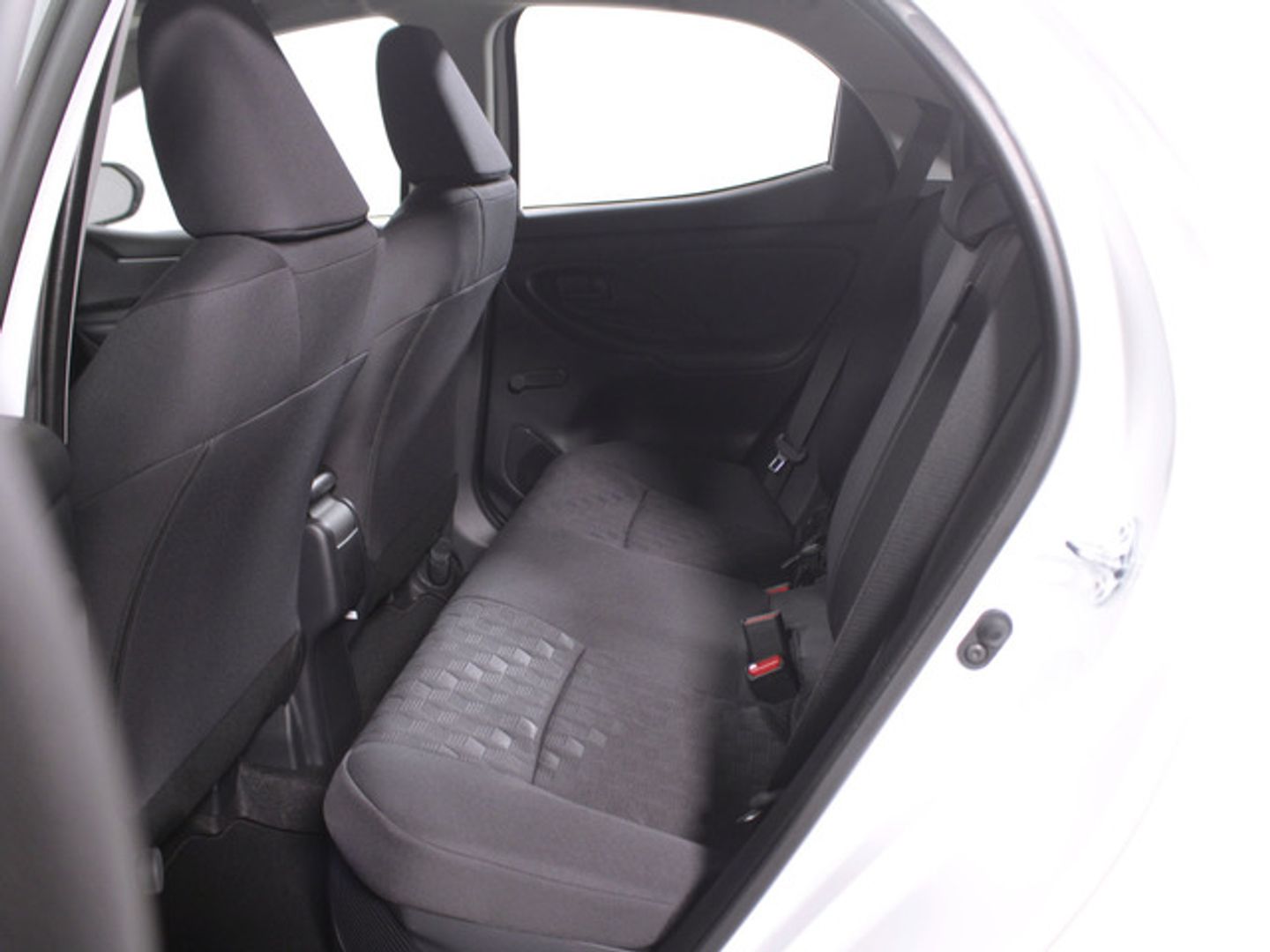 Toyota Yaris 120H Business Plus 85 kW (116 CV) Blanco Compact
