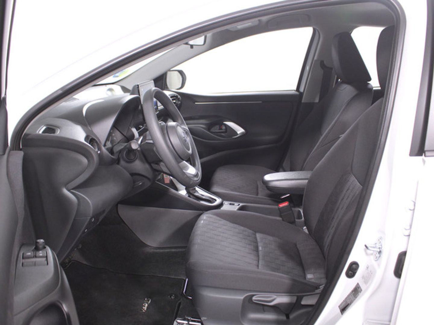 Toyota Yaris 120H Business Plus 85 kW (116 CV) Blanco Compact