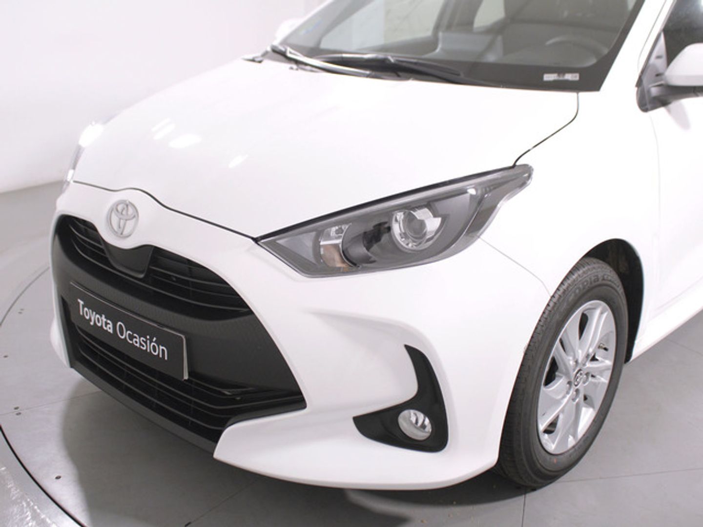 Toyota Yaris 120H Business Plus 85 kW (116 CV) Blanco Compact