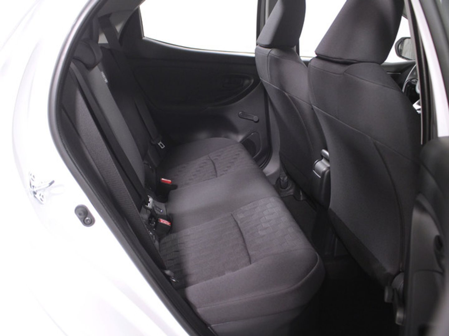 Toyota Yaris 120H Business Plus 85 kW (116 CV) Blanco Compact