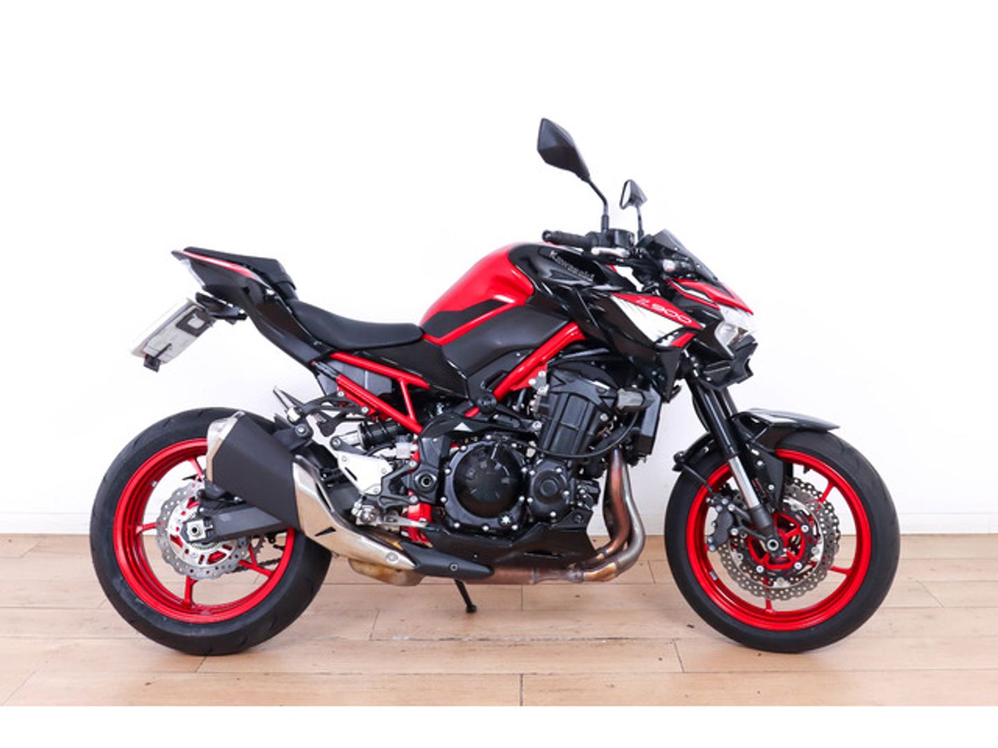 Kawasaki Z900 Rojo Motorcycle