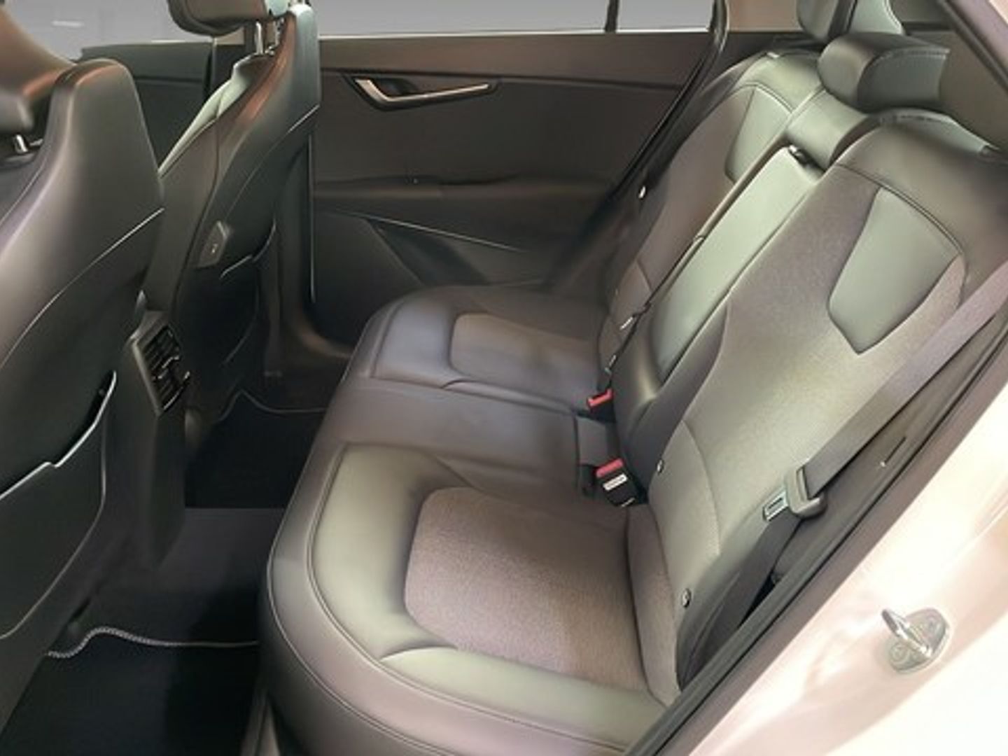Kia Niro 1.6 GDi PHEV Drive 135 kW (183 CV) Blanco Sedan