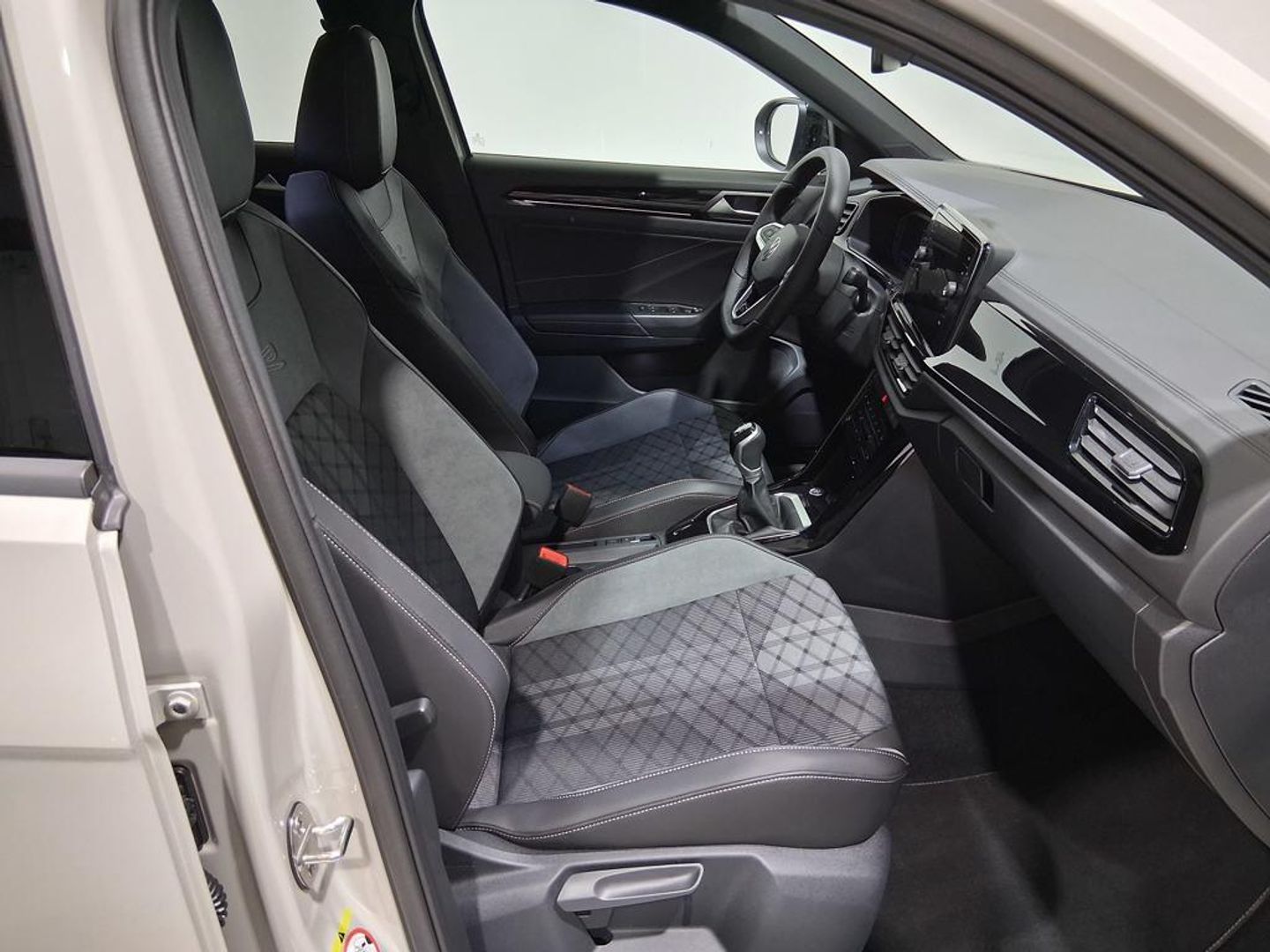 Volkswagen T-Roc R-Line 1.0 TSI 85 kW (116 CV) Beige All Terrain / Pick-up