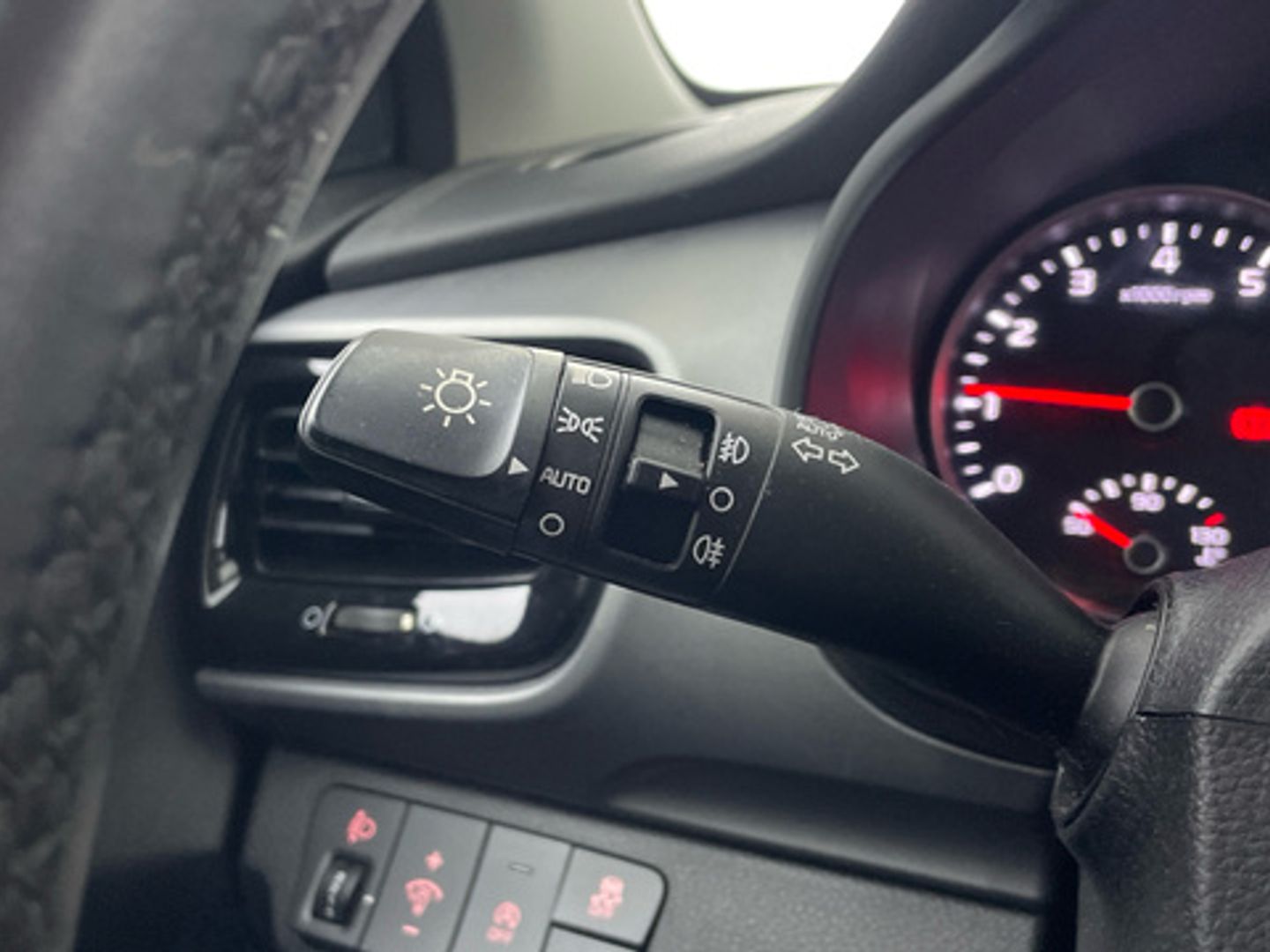 Kia Stonic 1.0 T-GDi MHEV Drive iMT 74 kW (100 CV) Blanco SUV