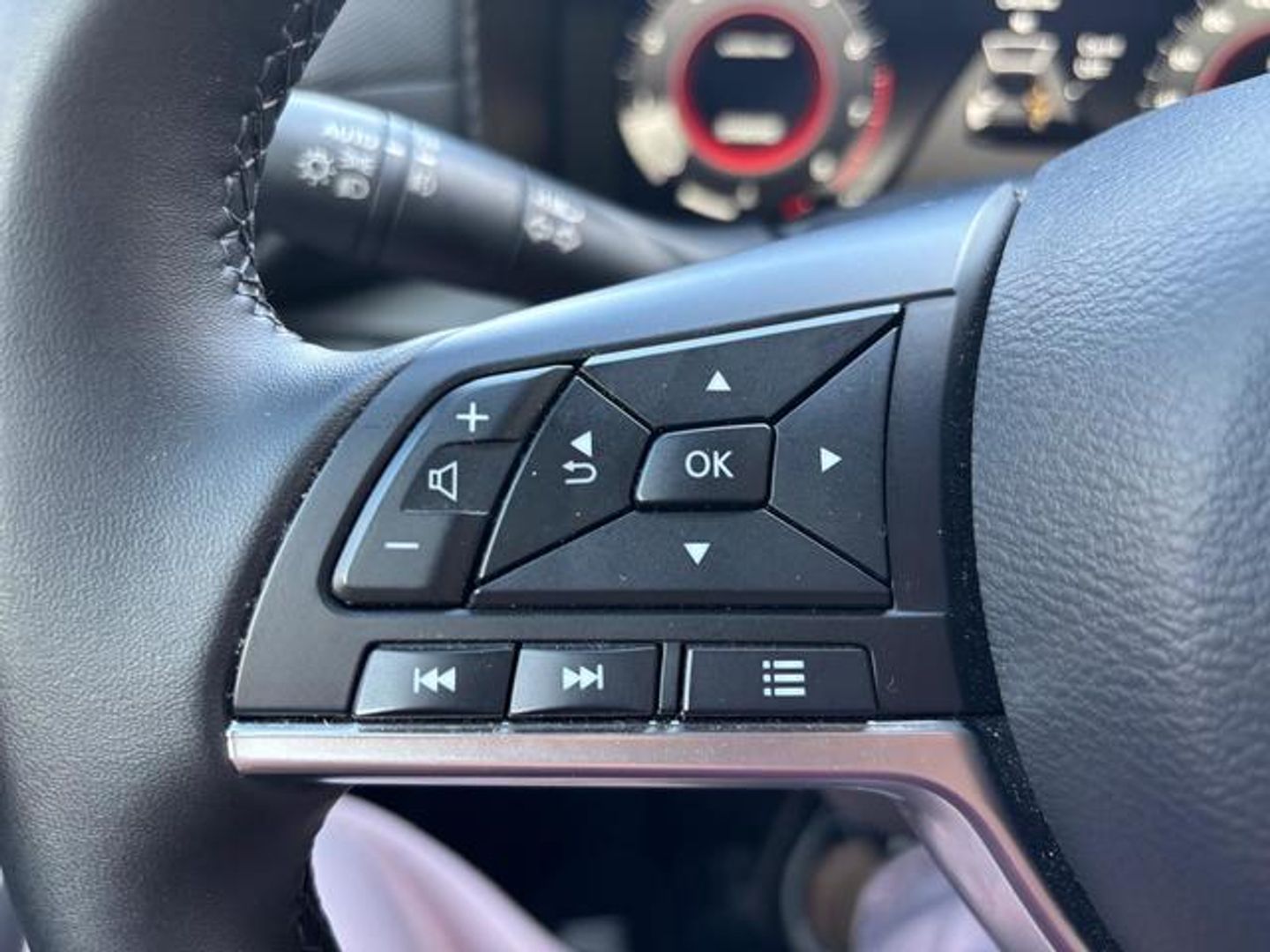 Nissan Juke DIG-T N-Connecta 4x2 84 kW (114 CV) Gris SUV