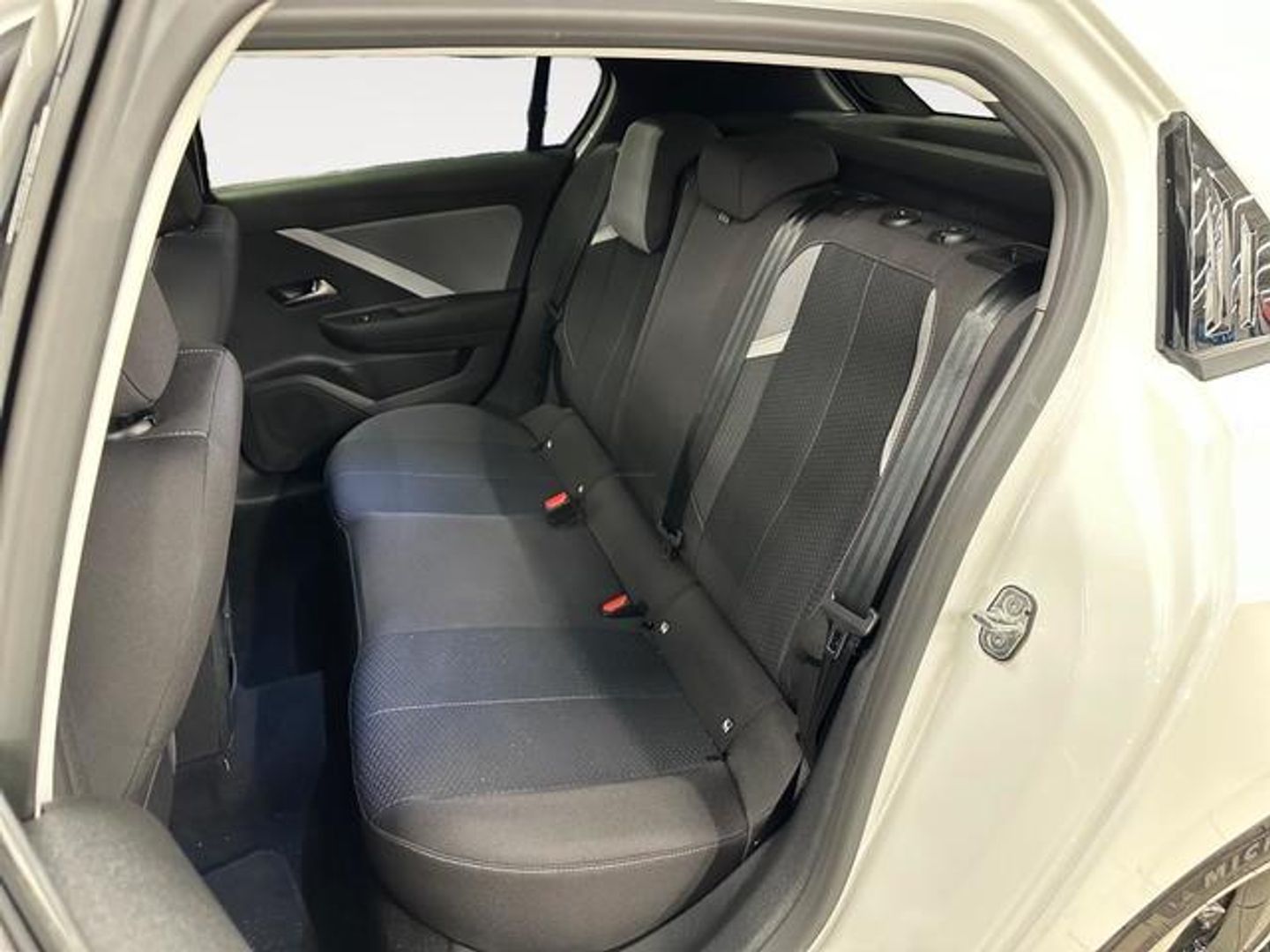 Opel Astra 1.2T XHL Tech Edition 81 kW (110 CV) Blanco Sedan