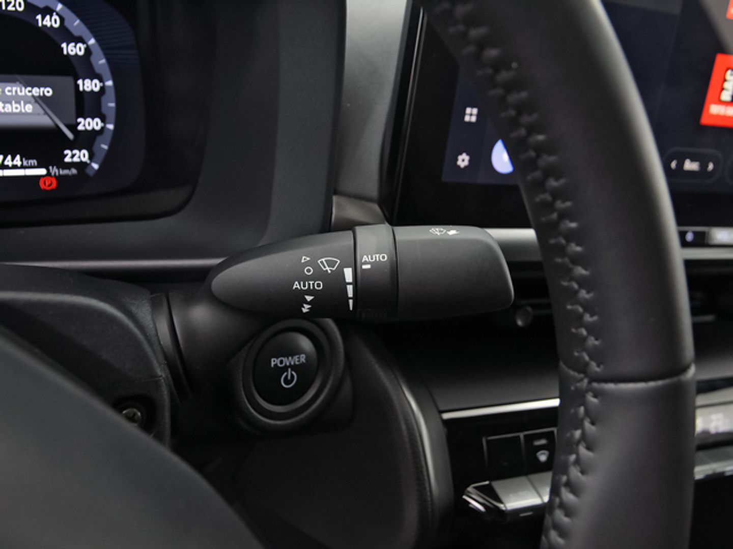 Toyota C-HR 140H Advance 103 kW (140 CV) Violeta SUV