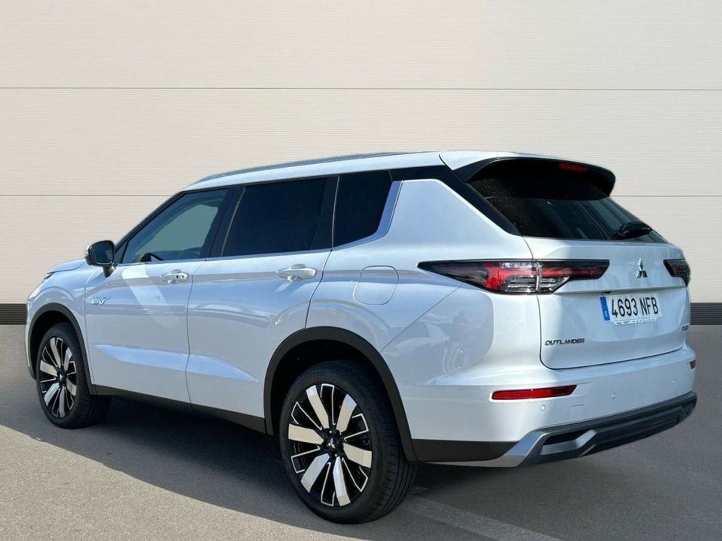 Mitsubishi Outlander 2.4 PHEV Kaiteki 4WD Auto 225 kW (306 CV) Blanco SUV