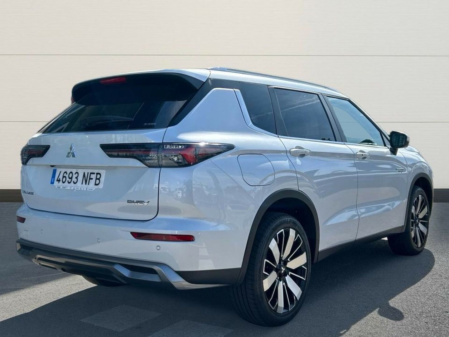 Mitsubishi Outlander 2.4 PHEV Kaiteki 4WD Auto 225 kW (306 CV) Blanco SUV