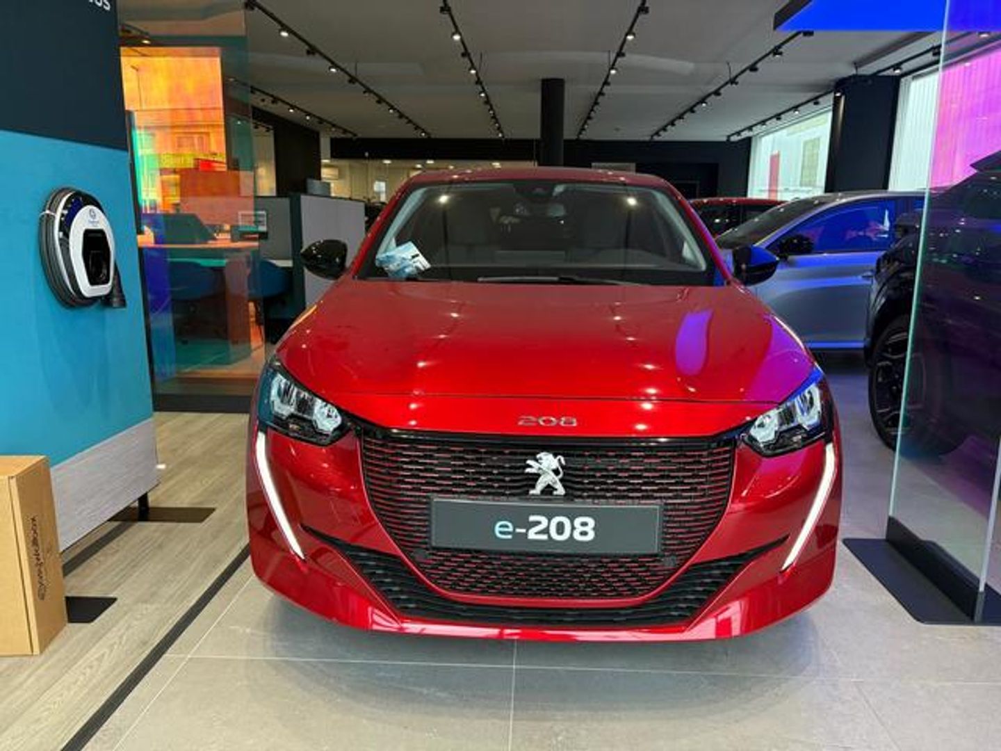 Peugeot e-208 Eléctrico Allure Pack 100 kW (136 CV) Rojo Compact