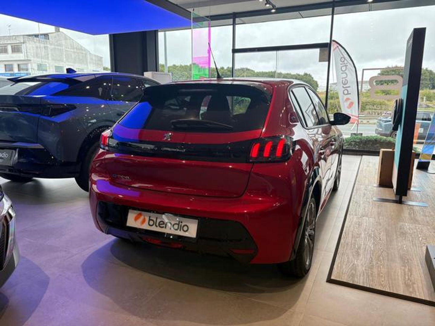 Peugeot e-208 Eléctrico Allure Pack 100 kW (136 CV) Rojo Compact