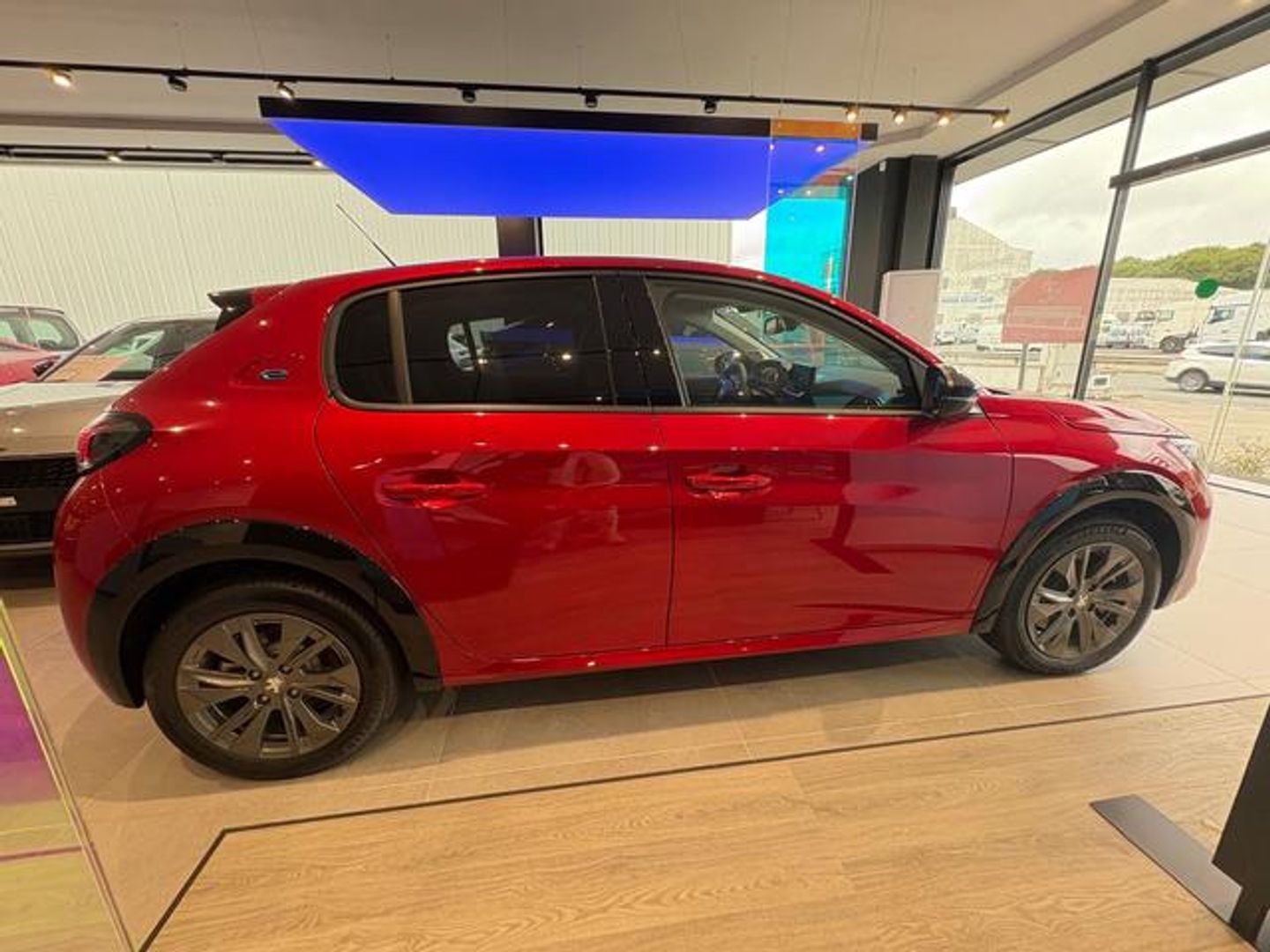 Peugeot e-208 Eléctrico Allure Pack 100 kW (136 CV) Rojo Compact