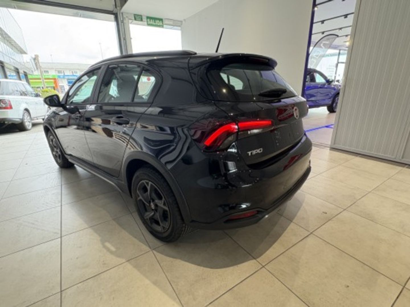 Fiat Tipo 1.6 Multijet City Cross 96 kW (130 CV) Negro Sedan