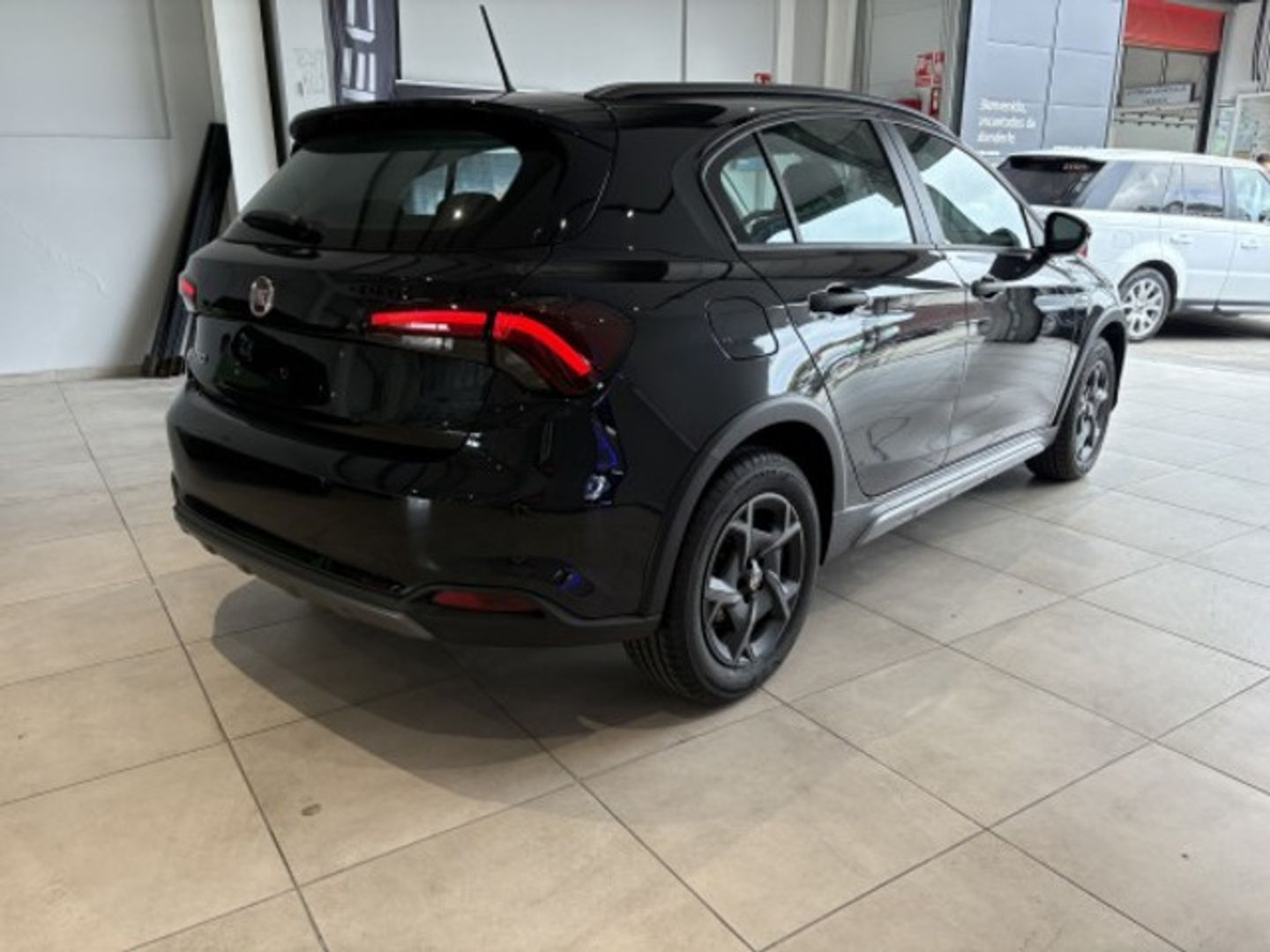 Fiat Tipo 1.6 Multijet City Cross 96 kW (130 CV) Negro Sedan