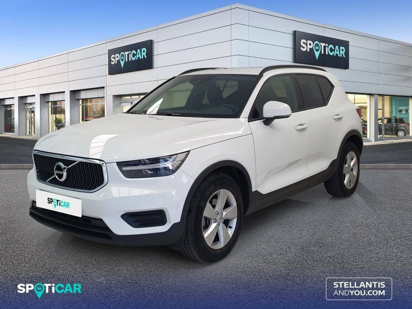 Volvo XC40 T3 Momentum Core 120 kW (163 CV) Blanco SUV