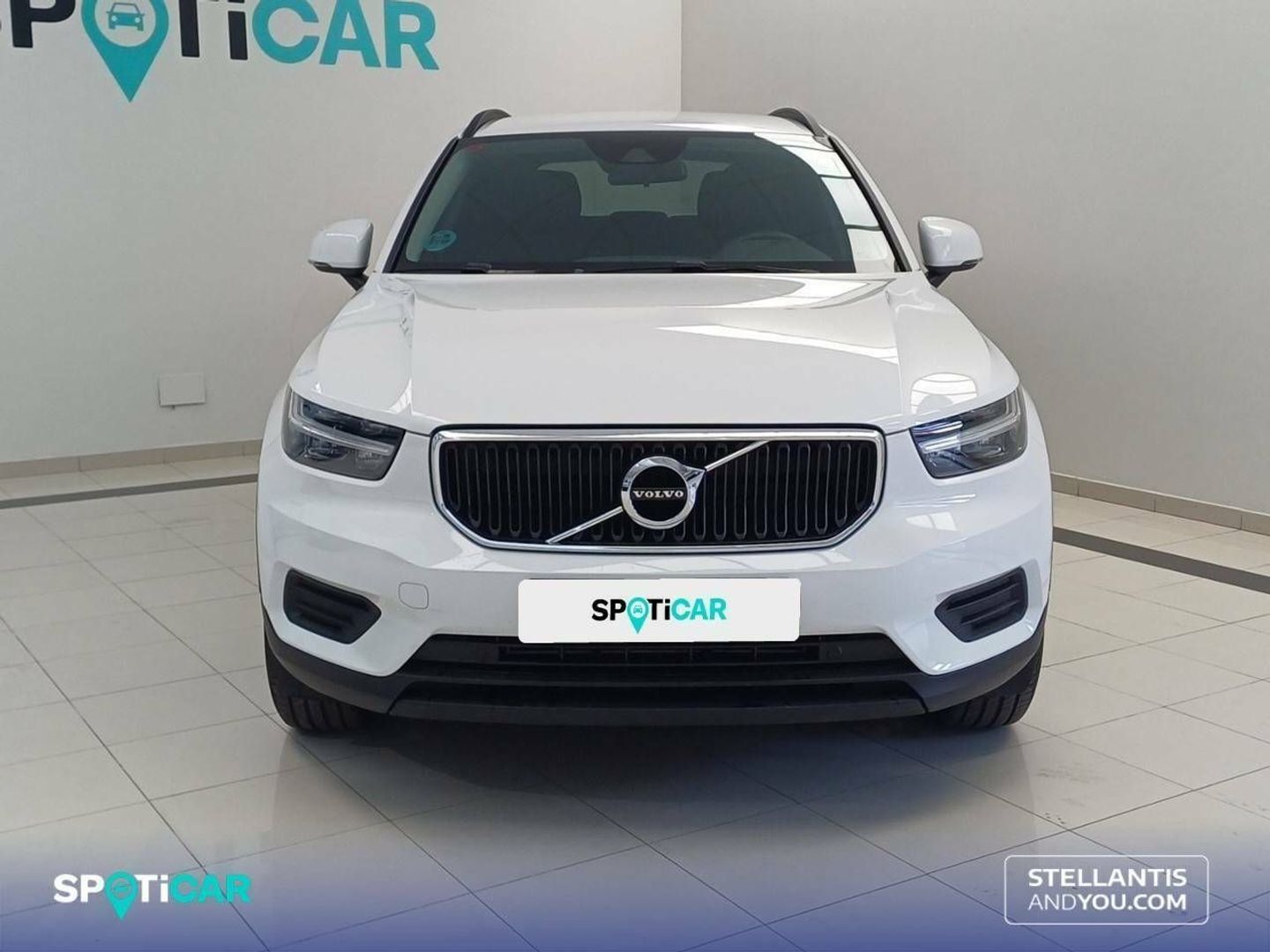 Volvo XC40 T3 Momentum Core 120 kW (163 CV) Blanco SUV