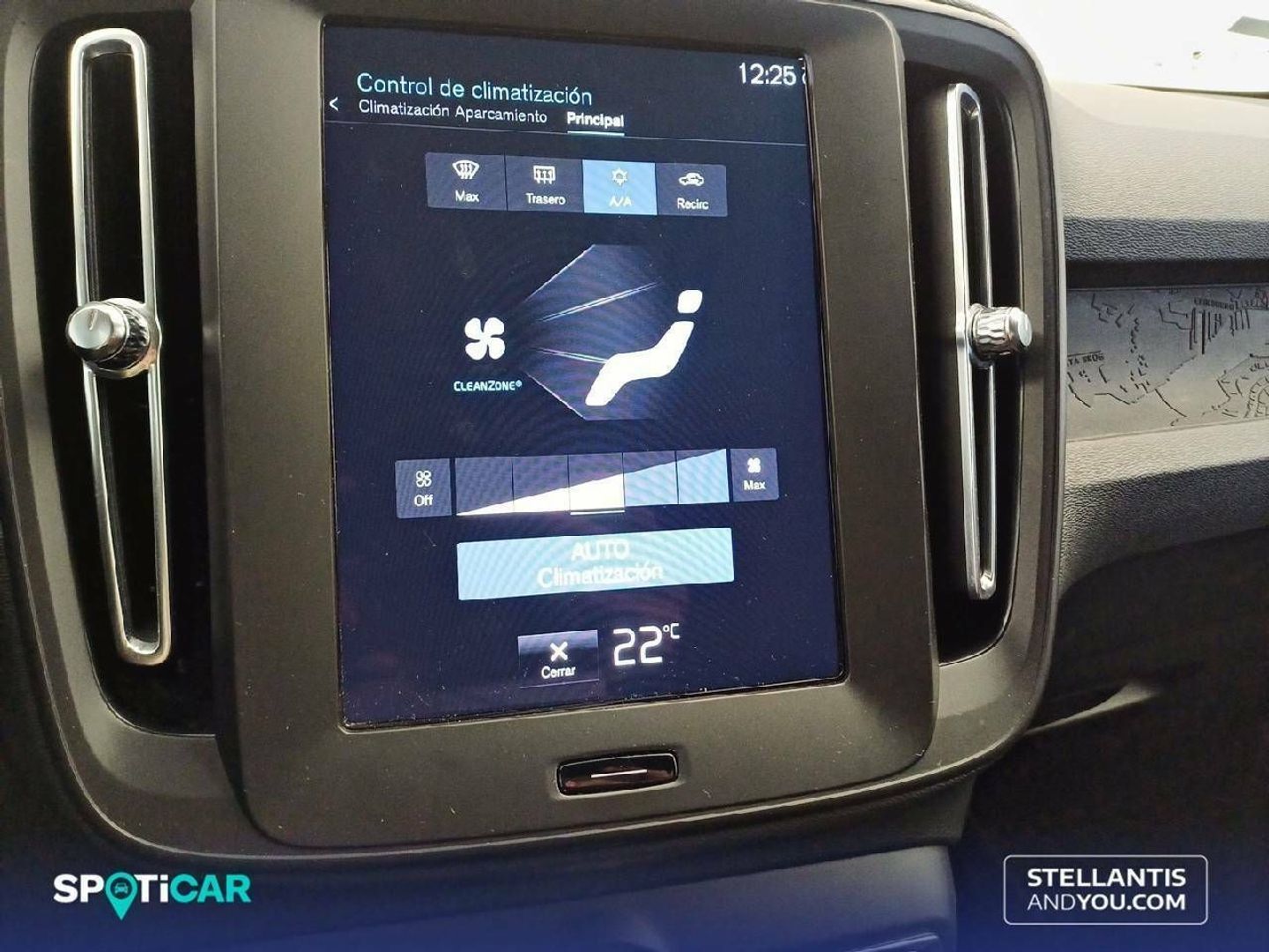 Volvo XC40 T3 Momentum Core 120 kW (163 CV) Blanco SUV
