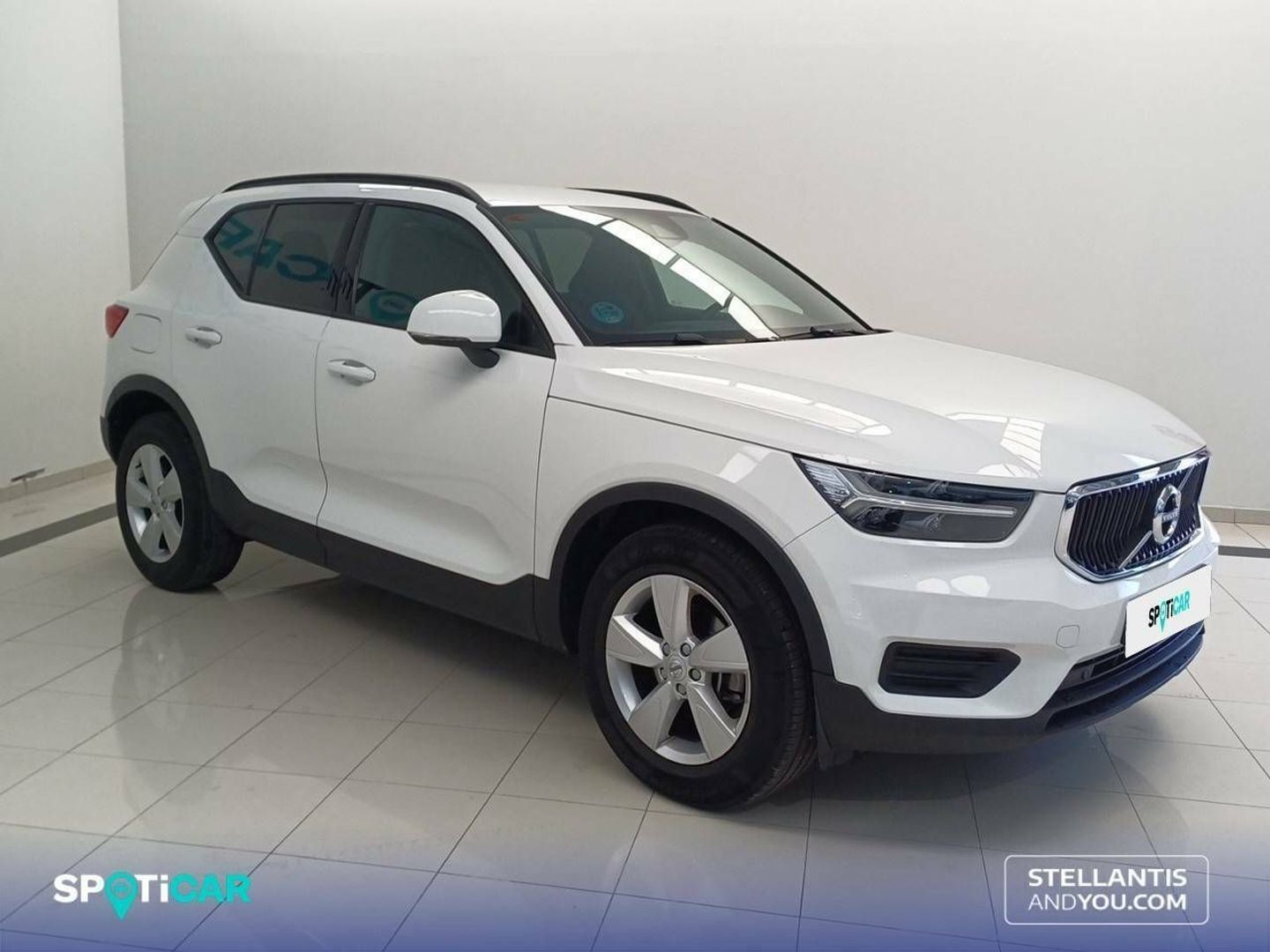 Volvo XC40 T3 Momentum Core 120 kW (163 CV) Blanco SUV