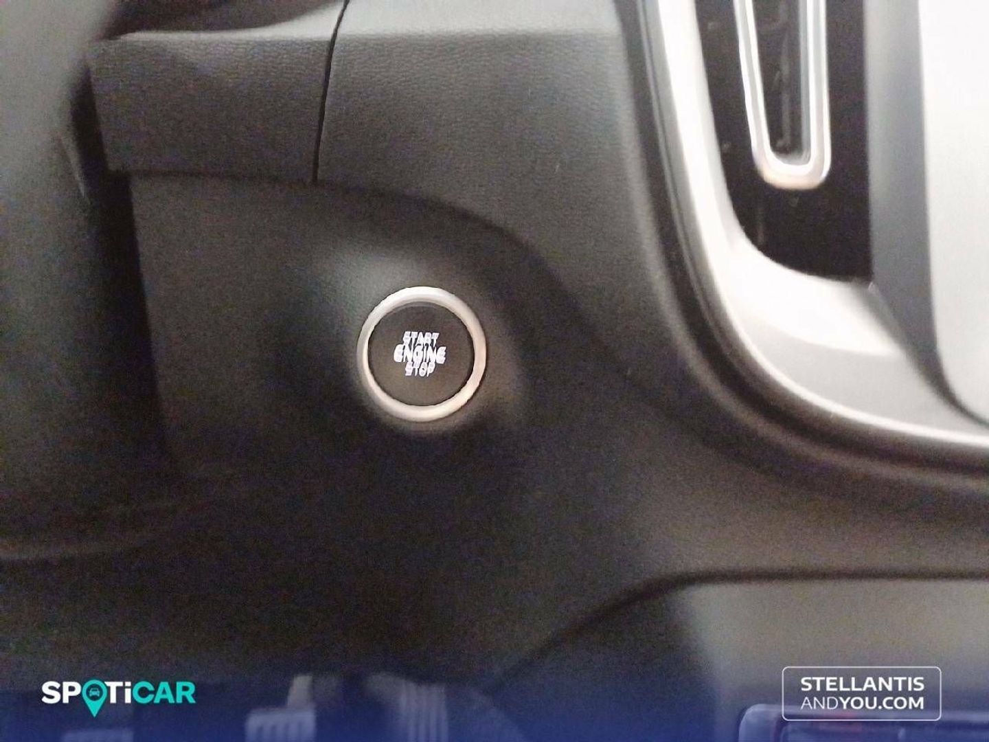 Volvo XC40 T3 Momentum Core 120 kW (163 CV) Blanco SUV