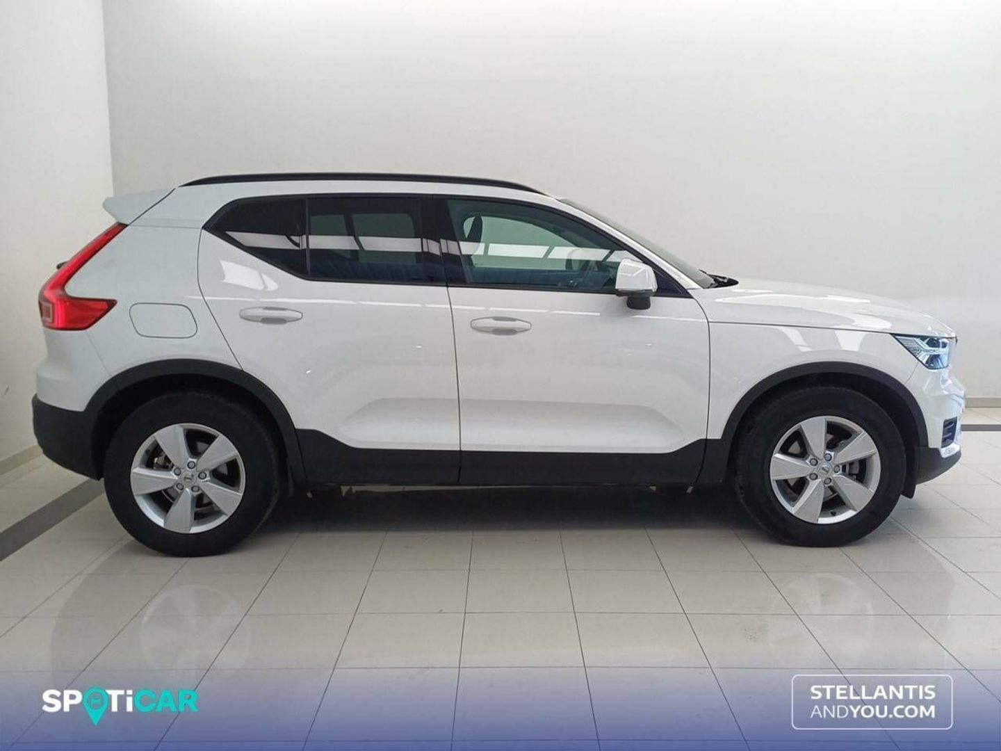 Volvo XC40 T3 Momentum Core 120 kW (163 CV) Blanco SUV