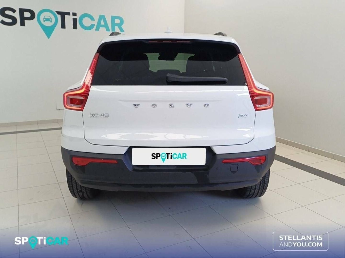 Volvo XC40 T3 Momentum Core 120 kW (163 CV) Blanco SUV