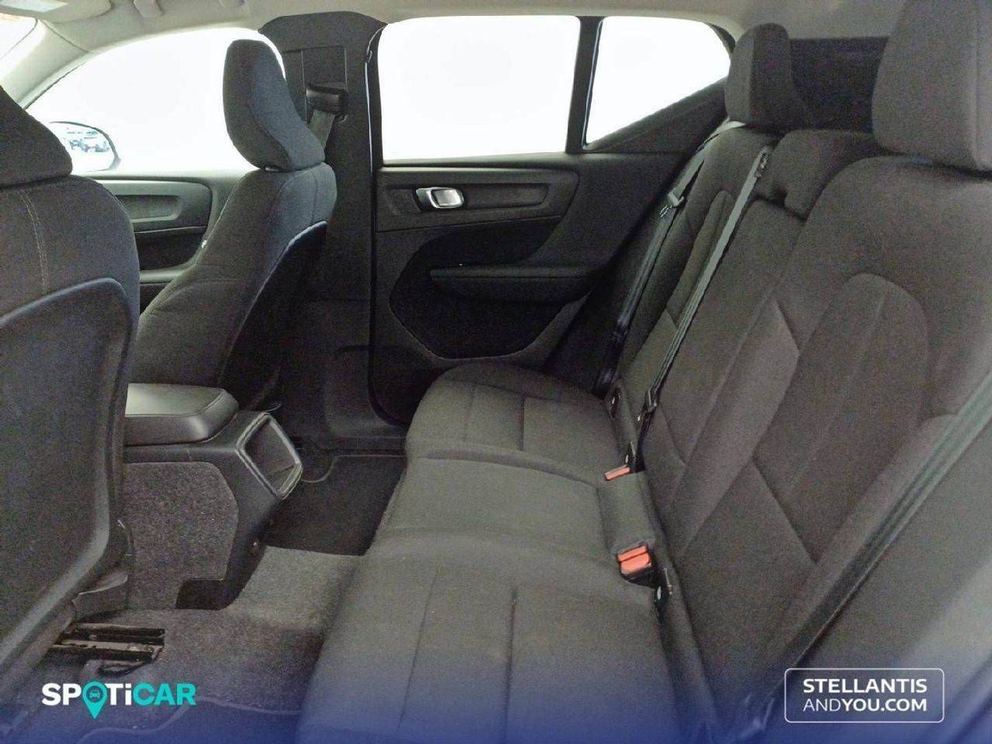 Volvo XC40 T3 Momentum Core 120 kW (163 CV) Blanco SUV