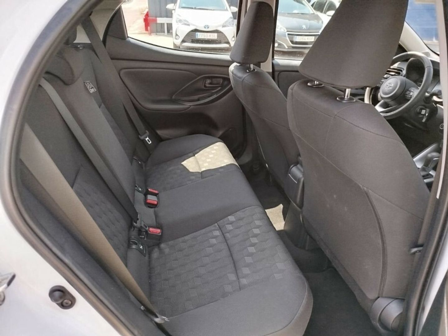 Mazda Mazda 2 1.5 Center-Line CVT  85 kW (116 CV) Blanco Sedan
