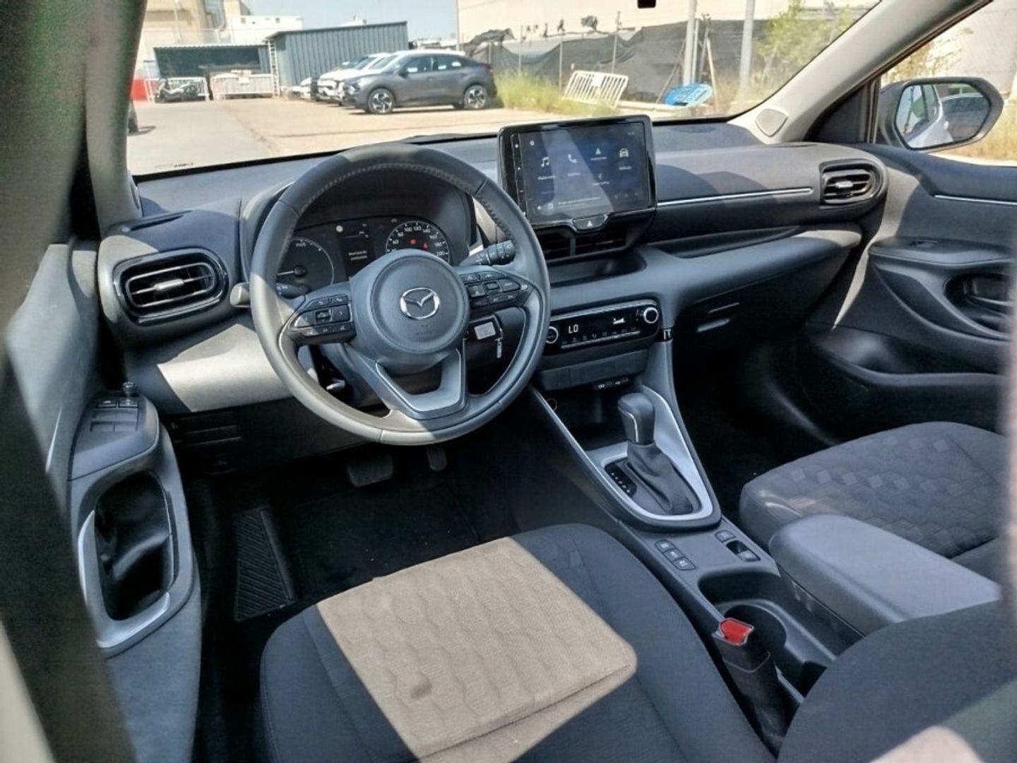 Mazda Mazda 2 1.5 Center-Line CVT  85 kW (116 CV) Blanco Sedan