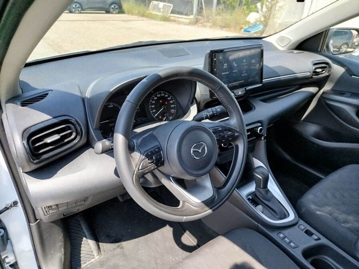 Mazda Mazda 2 1.5 Center-Line CVT  85 kW (116 CV) Blanco Sedan