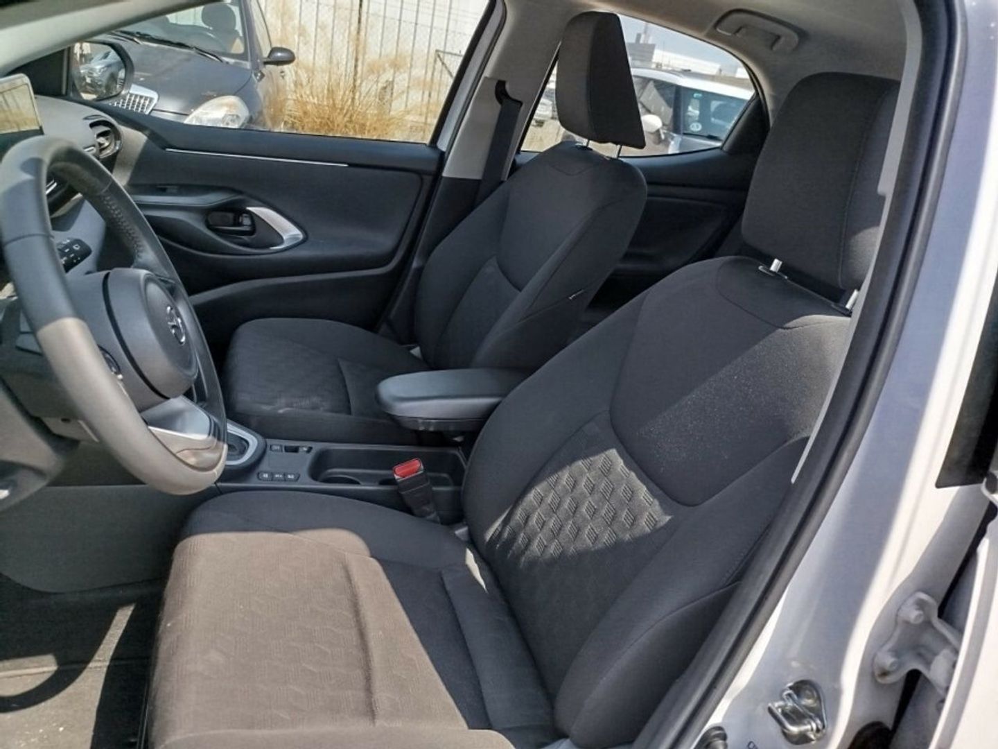 Mazda Mazda 2 1.5 Center-Line CVT  85 kW (116 CV) Blanco Sedan