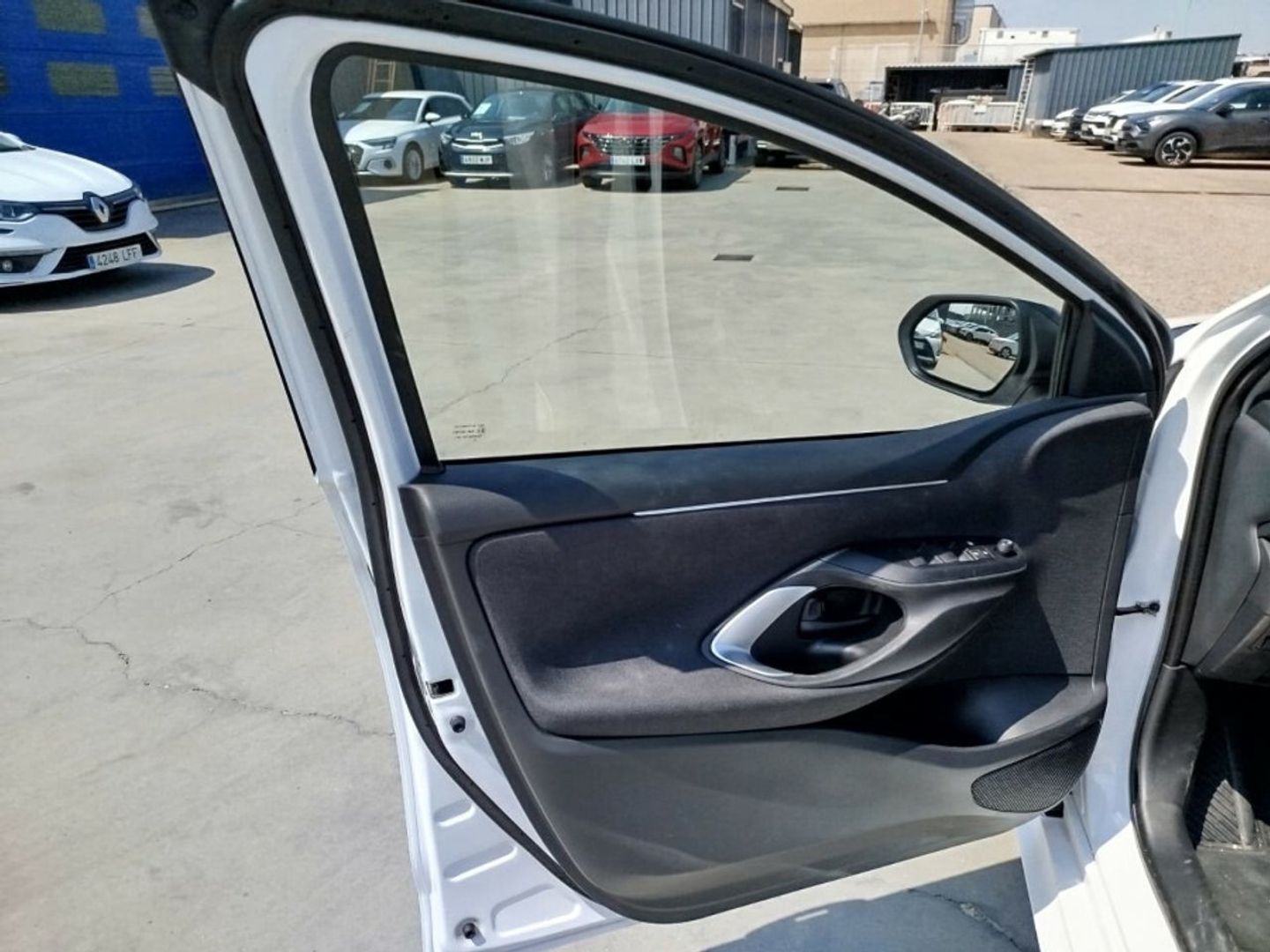 Mazda Mazda 2 1.5 Center-Line CVT  85 kW (116 CV) Blanco Sedan