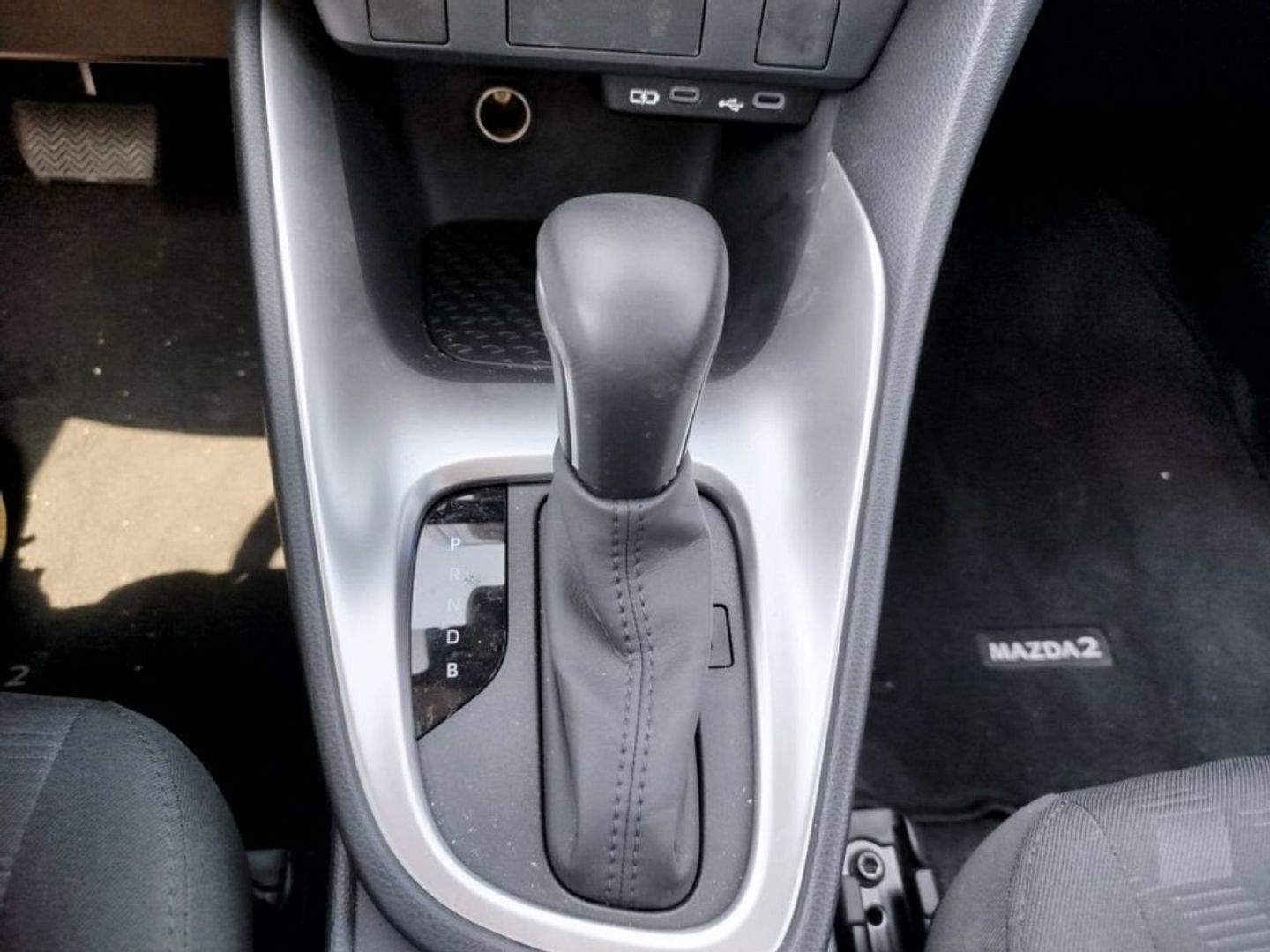 Mazda Mazda 2 1.5 Center-Line CVT  85 kW (116 CV) Blanco Sedan