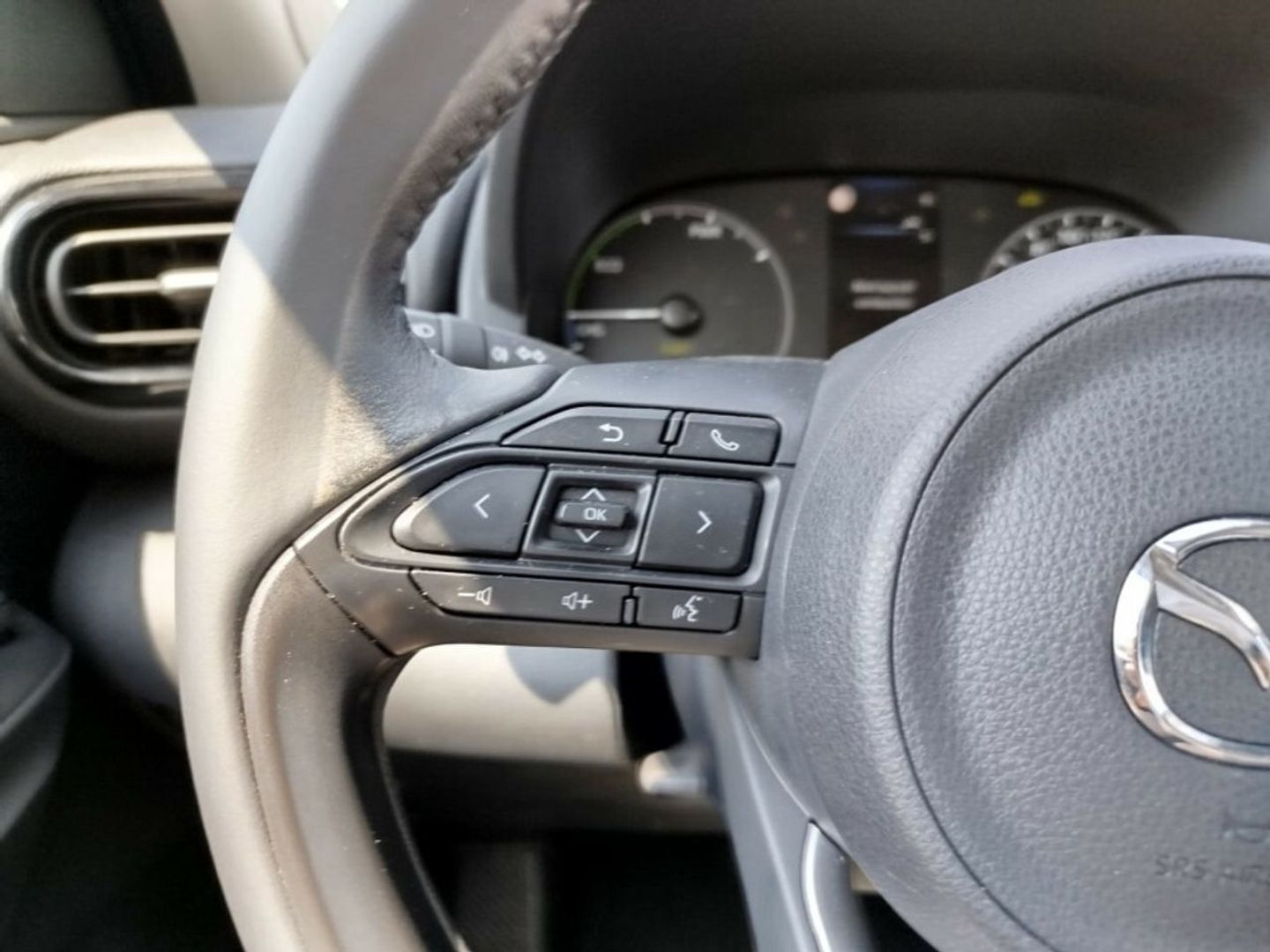Mazda Mazda 2 1.5 Center-Line CVT  85 kW (116 CV) Blanco Sedan
