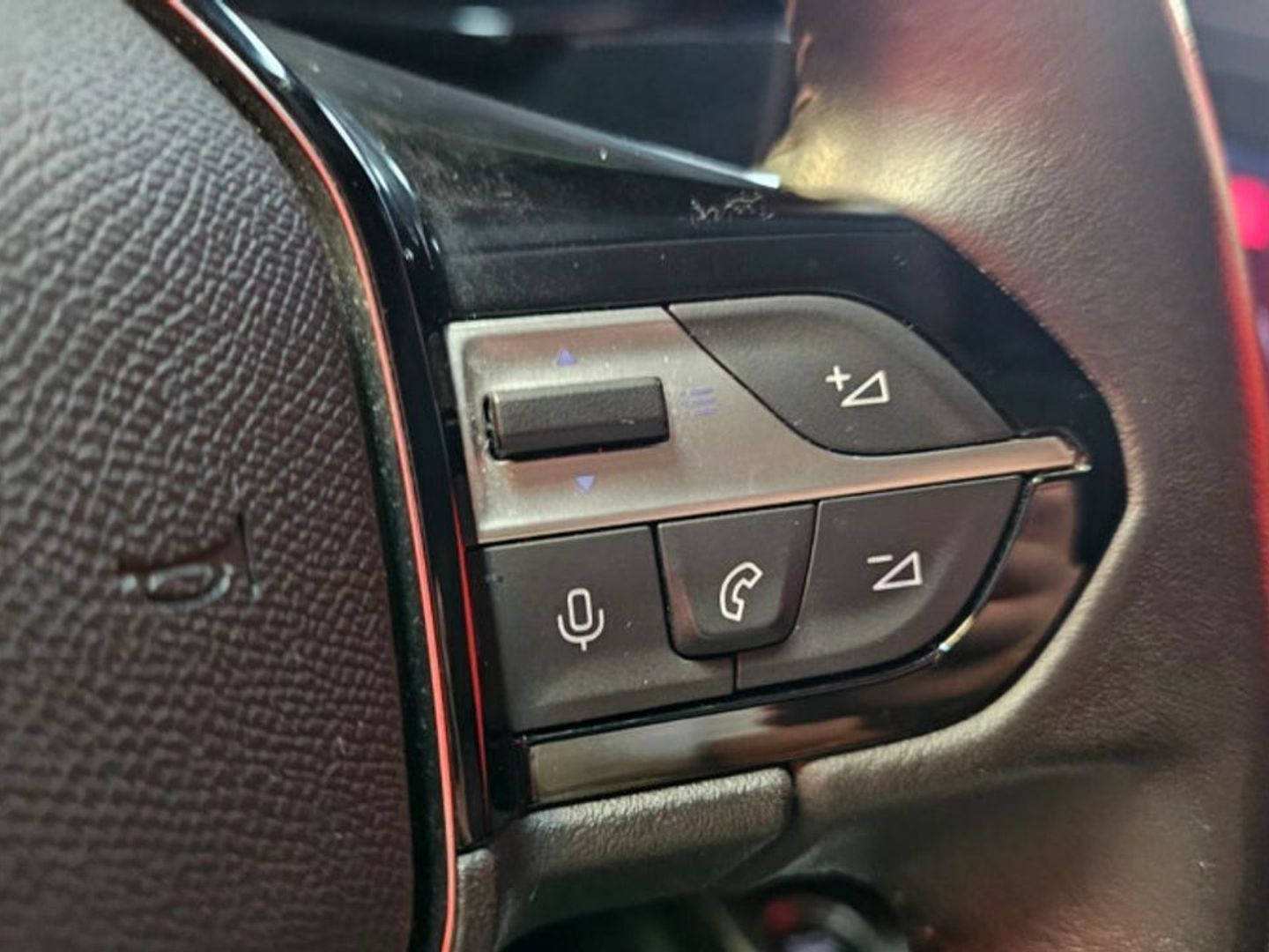Peugeot 308 PureTech 130 Allure 96 kW (130 CV) Negro Compact