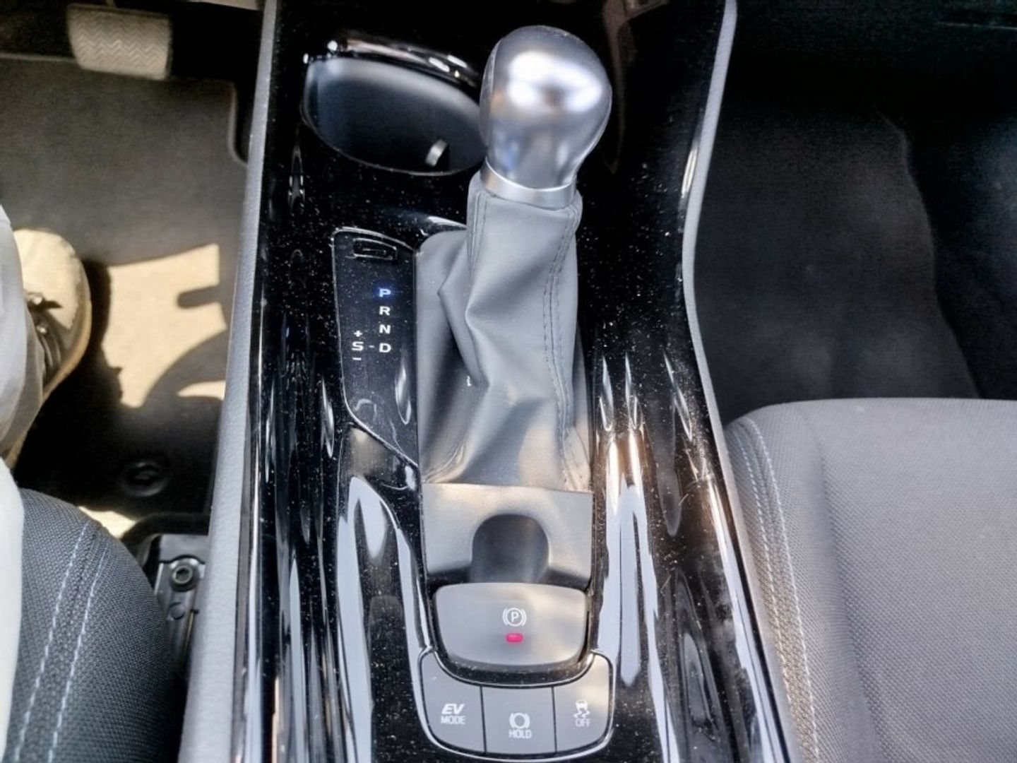 Toyota C-HR 180H Advance 135 kW (184 CV) Gris SUV