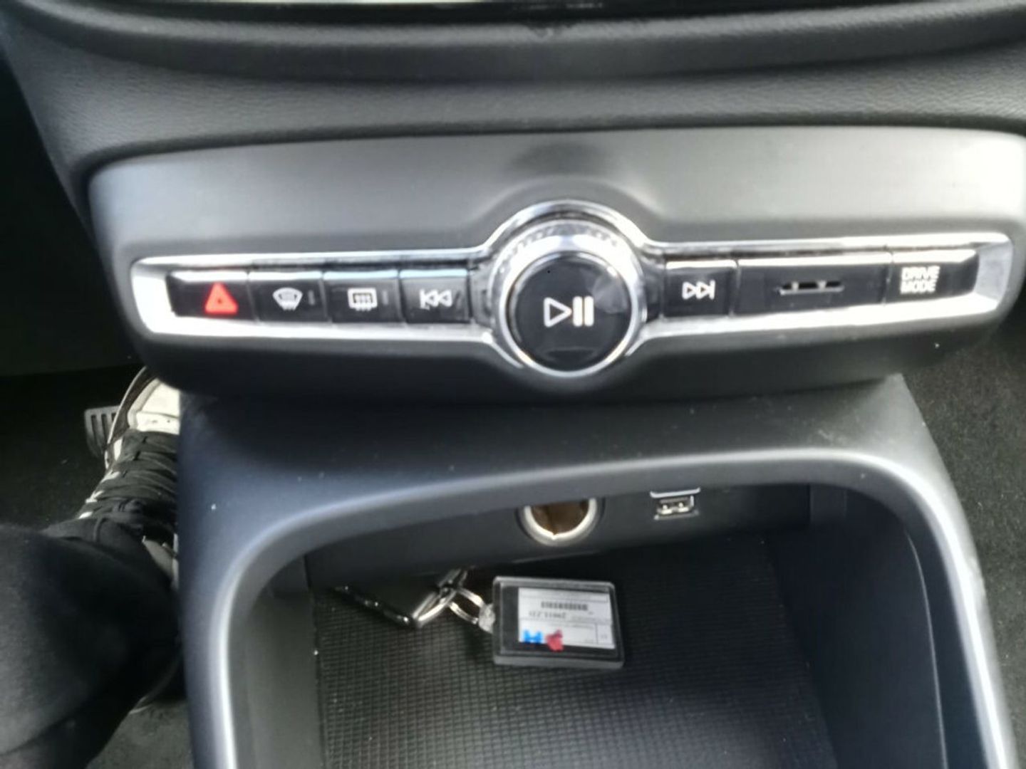 Volvo XC40 B4 G Momentum Pro AWD Auto 145 kW (197 CV) Negro SUV