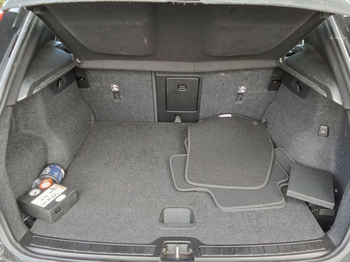 Volvo XC40 B4 G Momentum Pro AWD Auto 145 kW (197 CV) Negro SUV