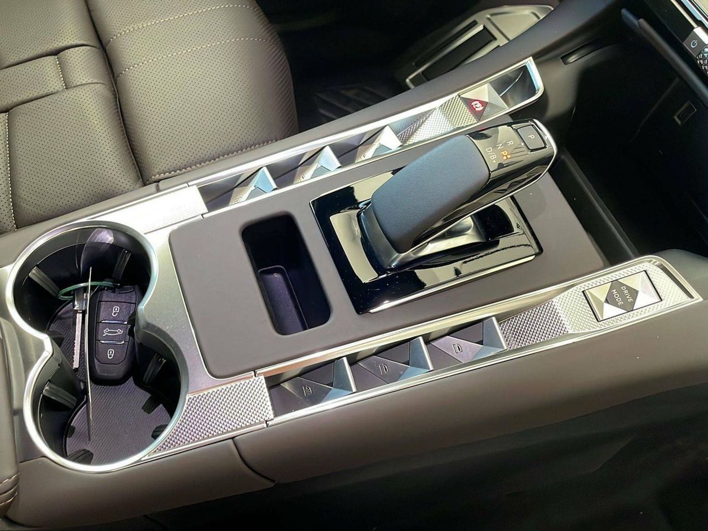 DS DS7 Crossback Plug-In Hybrid Antoine De Saint Exupery AWD 221 kW (301 CV) Gris All Terrain / Pick-up