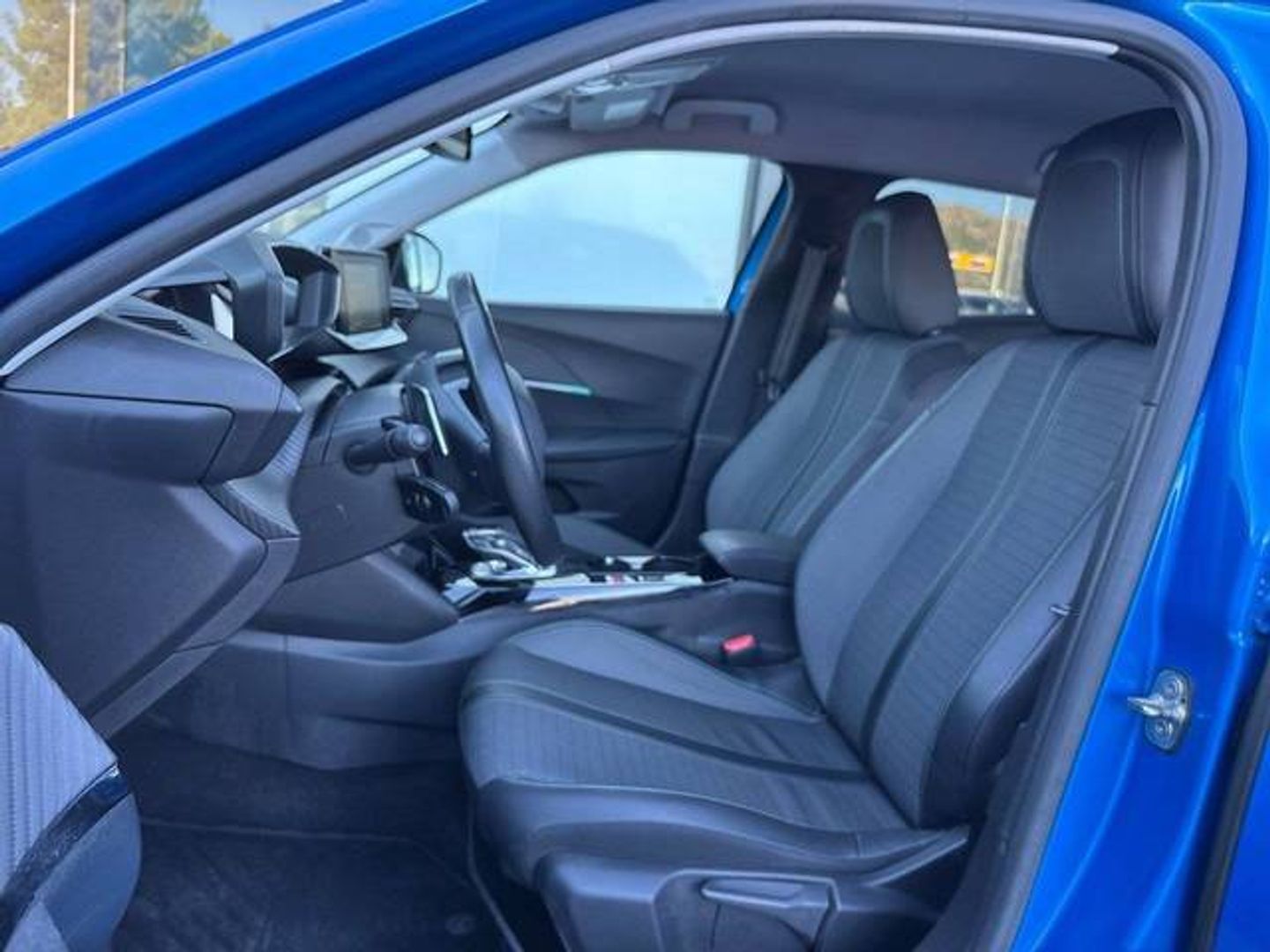 Peugeot 2008 BlueHDi 130 S&S Allure Pack EAT8 96 kW (130 CV) Azul All Terrain / Pick-up