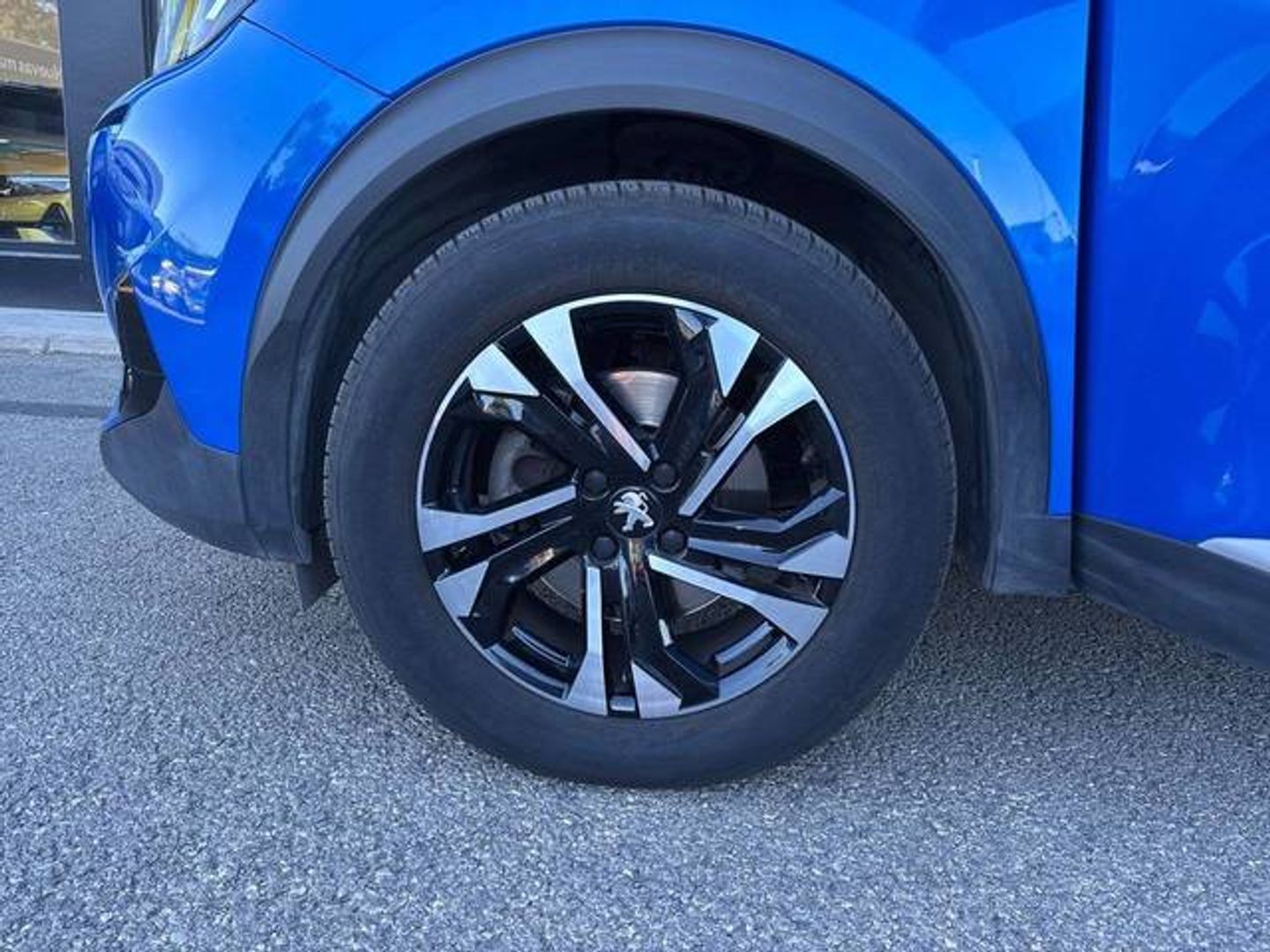 Peugeot 2008 BlueHDi 130 S&S Allure Pack EAT8 96 kW (130 CV) Azul All Terrain / Pick-up