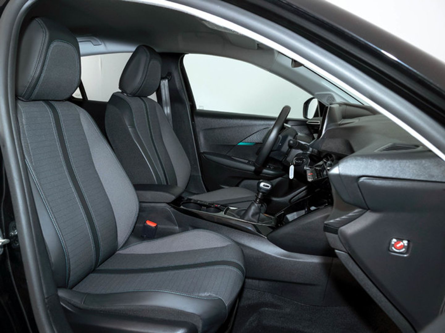 Peugeot 208 PureTech 100 Allure 75 kW (100 CV) Negro Compact